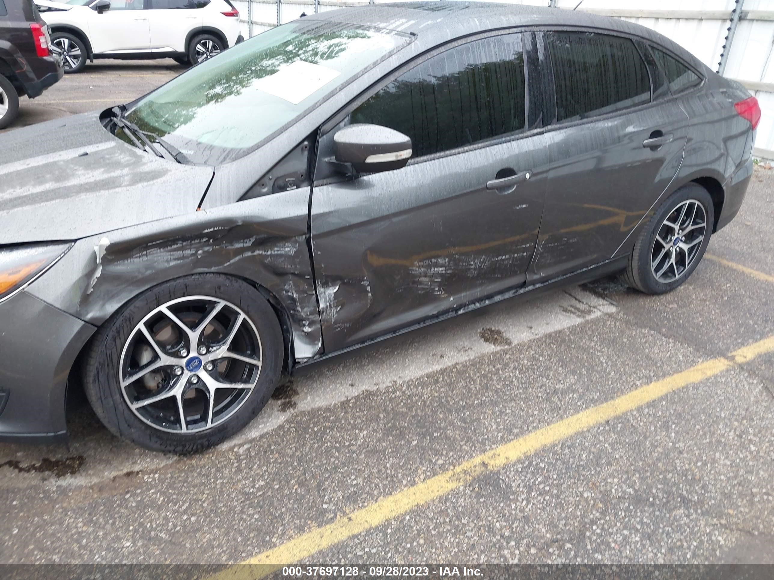 Photo 5 VIN: 1FADP3H2XJL311056 - FORD FOCUS 