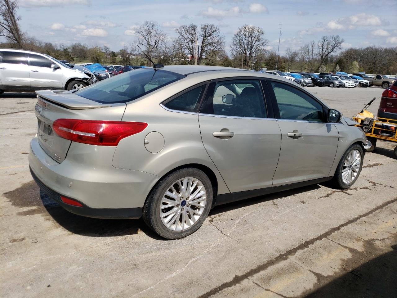 Photo 2 VIN: 1FADP3J20FL220184 - FORD FOCUS 