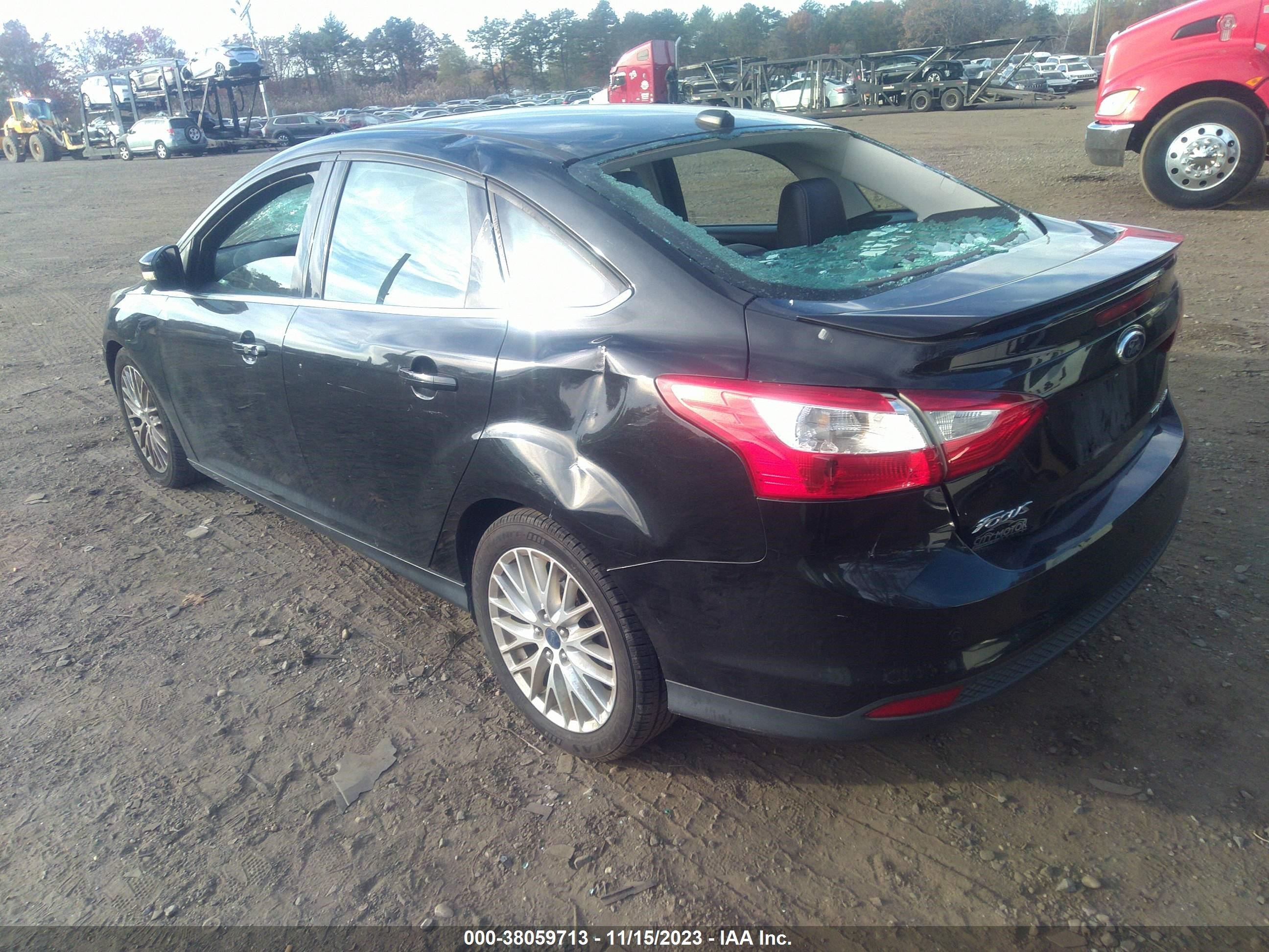 Photo 2 VIN: 1FADP3J21EL215185 - FORD FOCUS 