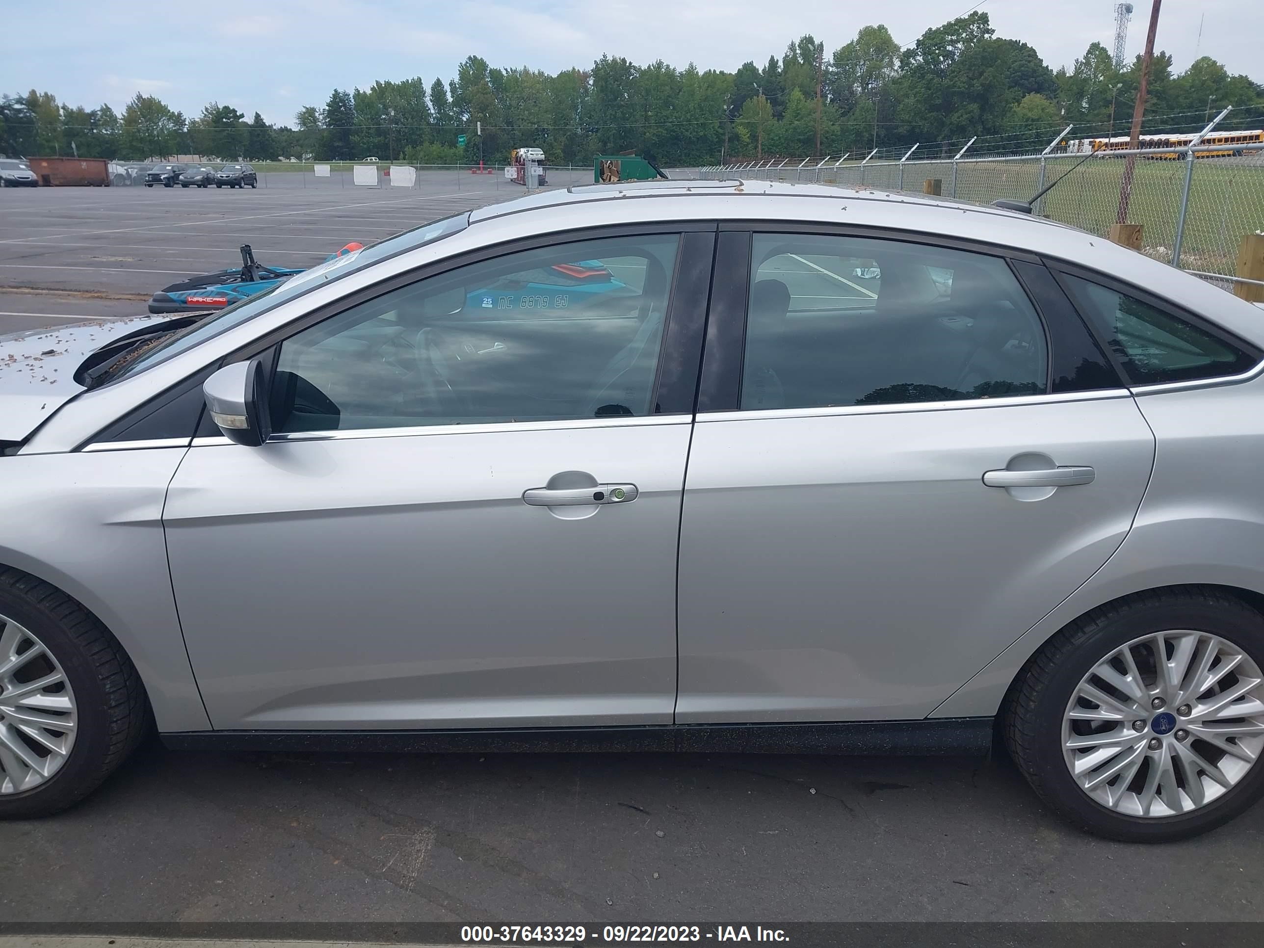 Photo 14 VIN: 1FADP3J22JL238372 - FORD FOCUS 