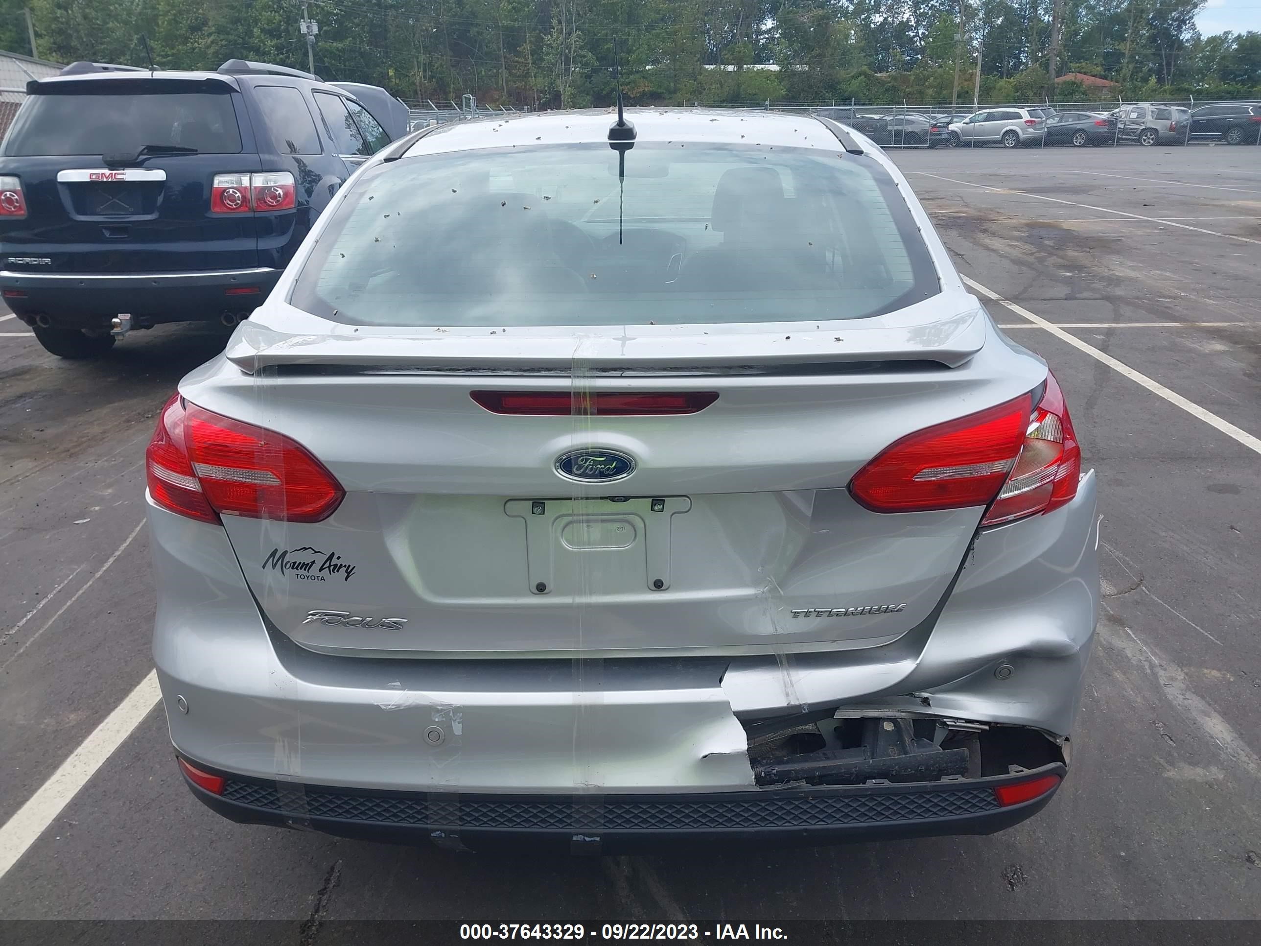 Photo 16 VIN: 1FADP3J22JL238372 - FORD FOCUS 