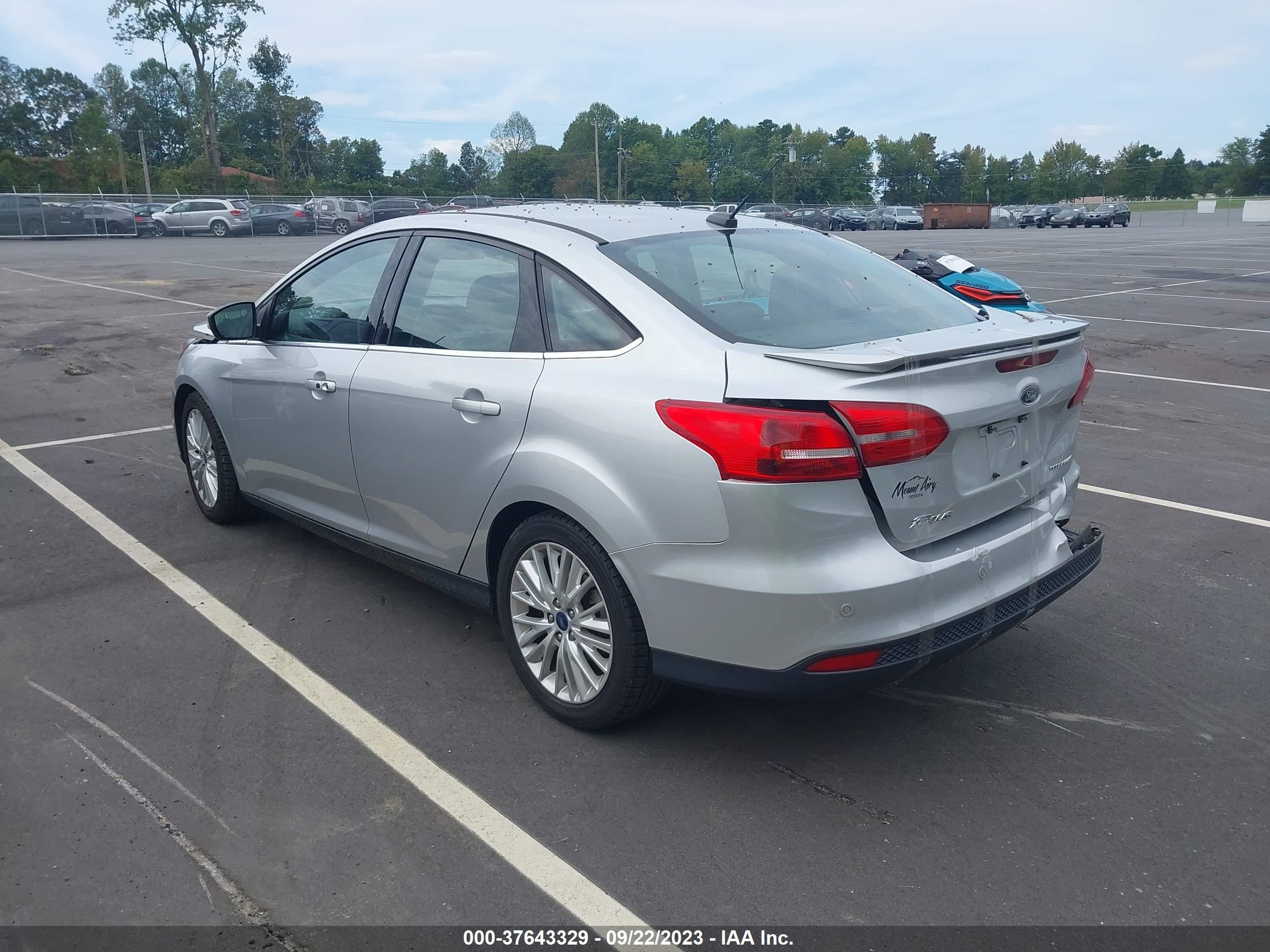 Photo 2 VIN: 1FADP3J22JL238372 - FORD FOCUS 