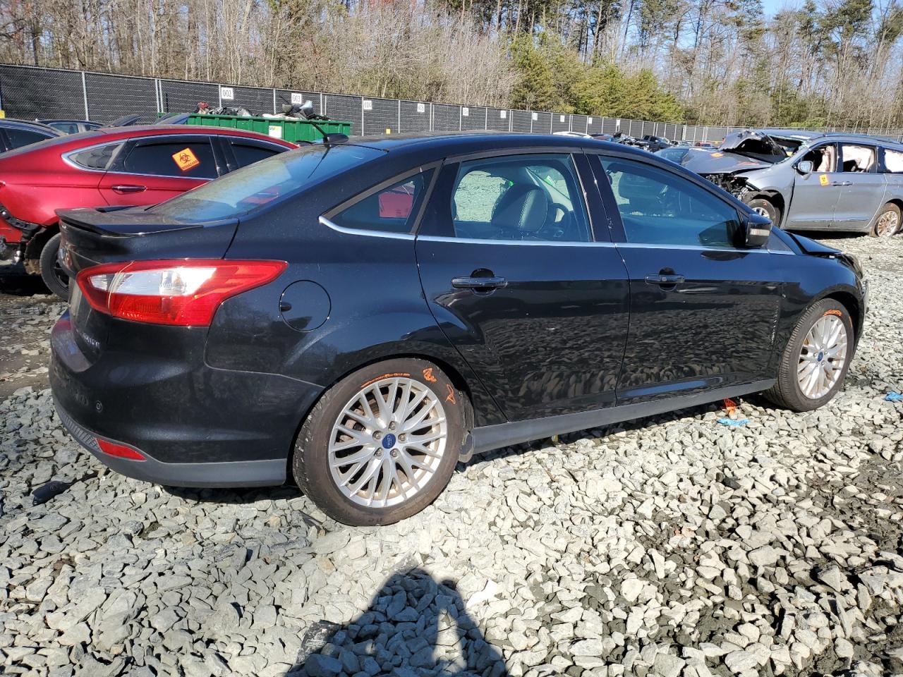 Photo 2 VIN: 1FADP3J23EL233963 - FORD FOCUS 