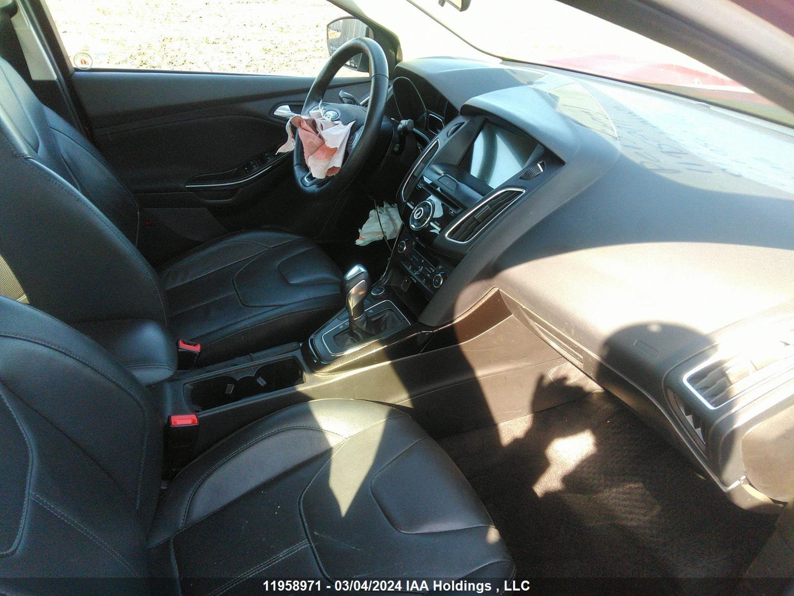 Photo 4 VIN: 1FADP3J25HL310563 - FORD FOCUS 