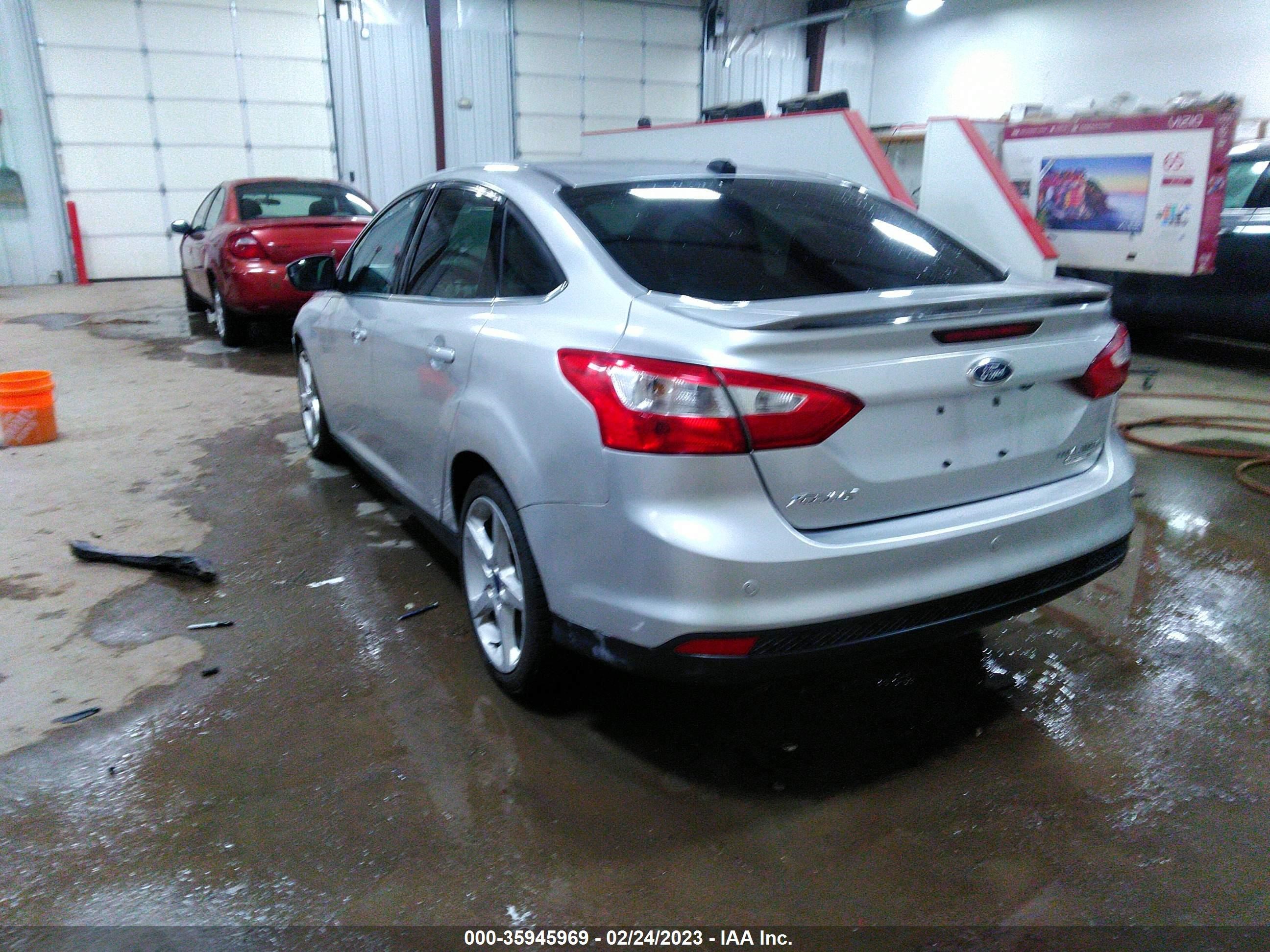 Photo 2 VIN: 1FADP3J28DL233682 - FORD FOCUS 