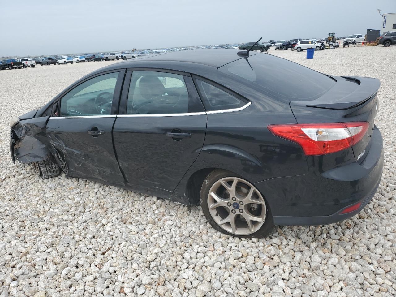 Photo 1 VIN: 1FADP3J28DL324600 - FORD FOCUS 