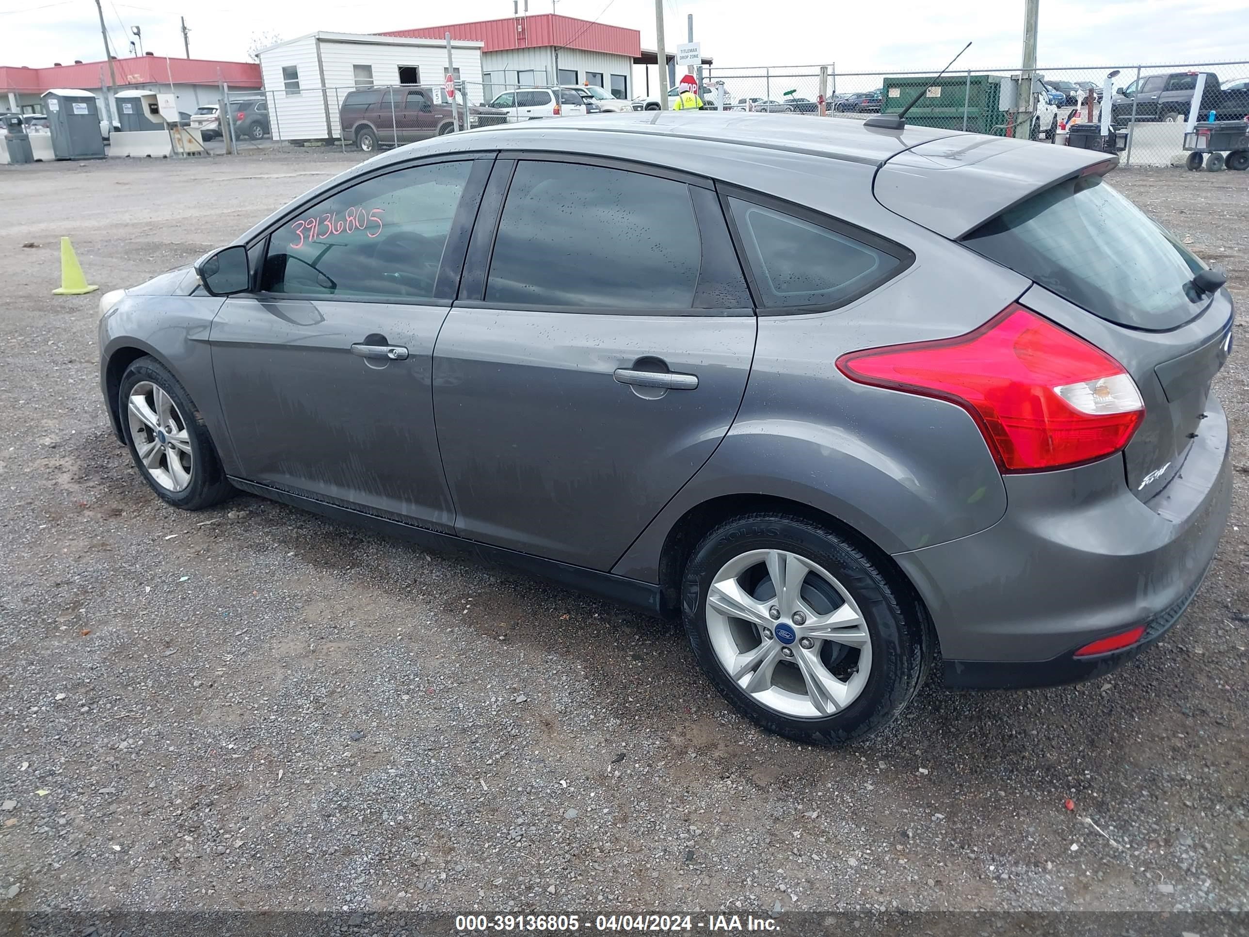 Photo 2 VIN: 1FADP3K20DL129542 - FORD FOCUS SE 