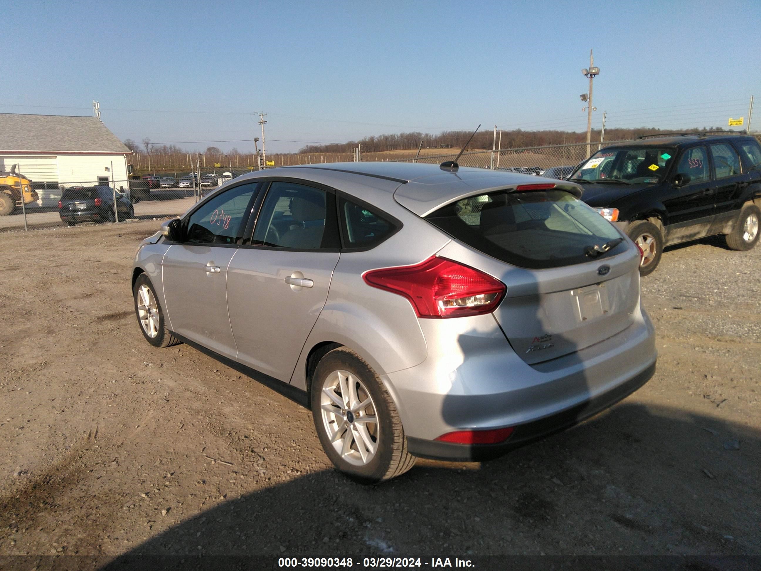 Photo 2 VIN: 1FADP3K20GL240838 - FORD FOCUS 