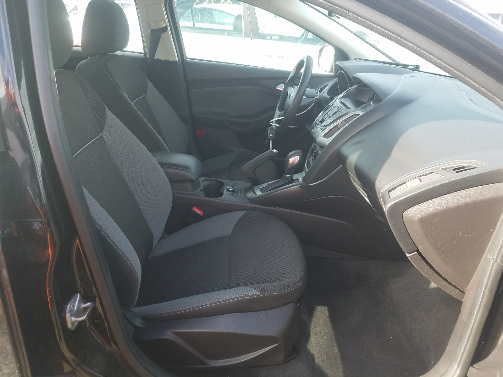 Photo 4 VIN: 1FADP3K21EL243180 - FORD FOCUS SE 