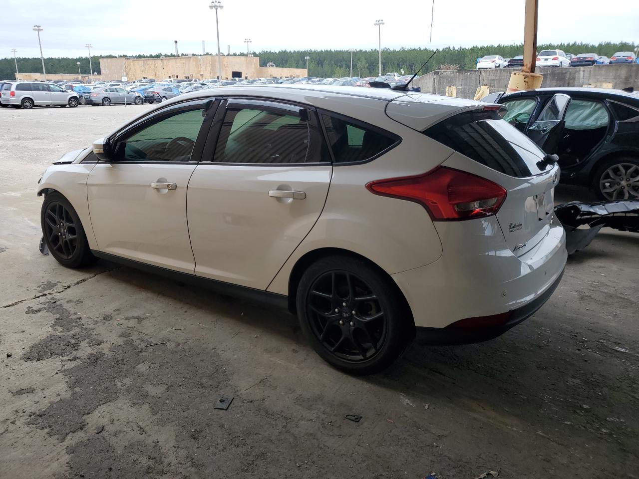 Photo 1 VIN: 1FADP3K21GL273959 - FORD FOCUS 