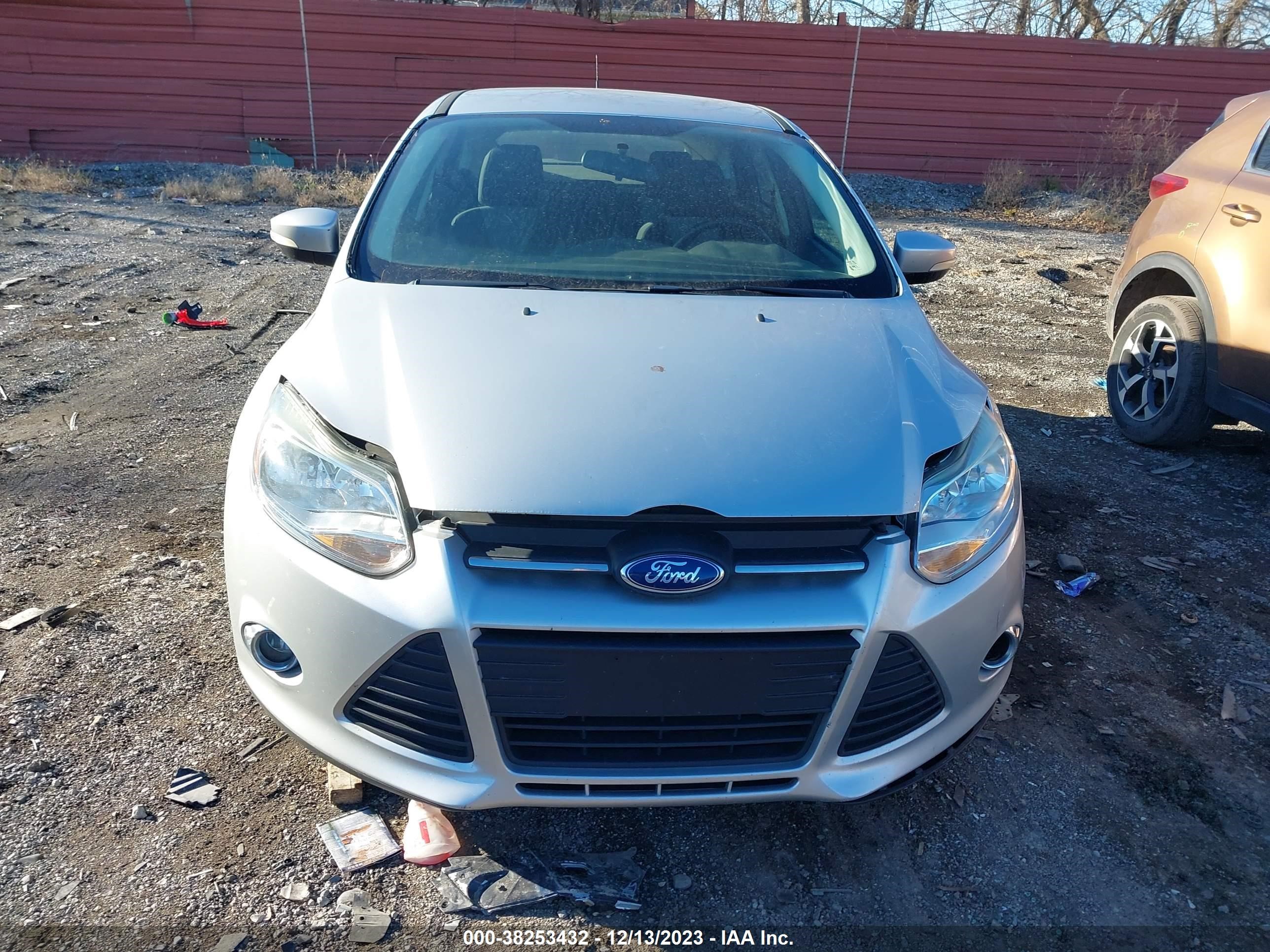 Photo 11 VIN: 1FADP3K22EL305010 - FORD FOCUS 