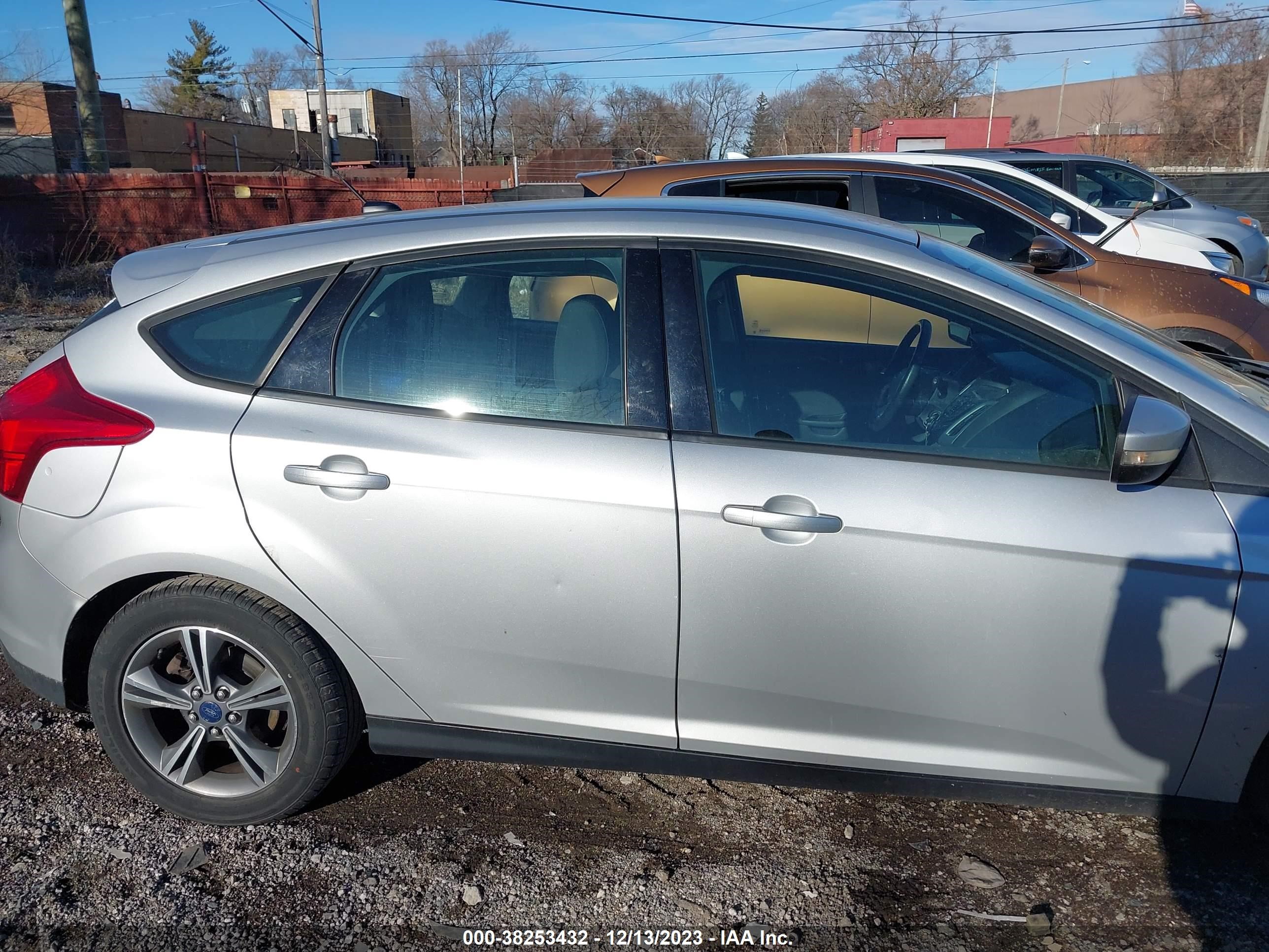 Photo 12 VIN: 1FADP3K22EL305010 - FORD FOCUS 