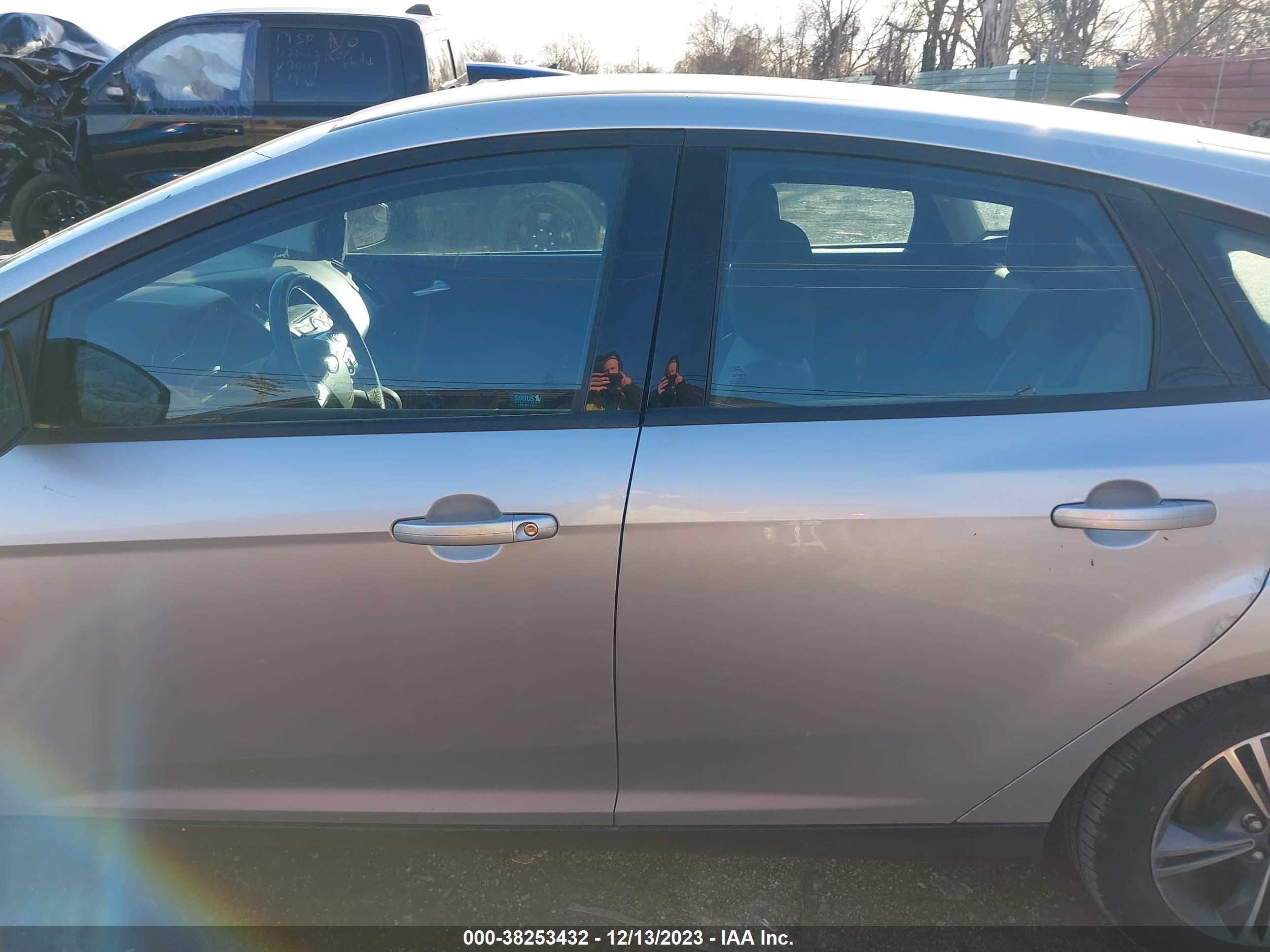 Photo 13 VIN: 1FADP3K22EL305010 - FORD FOCUS 