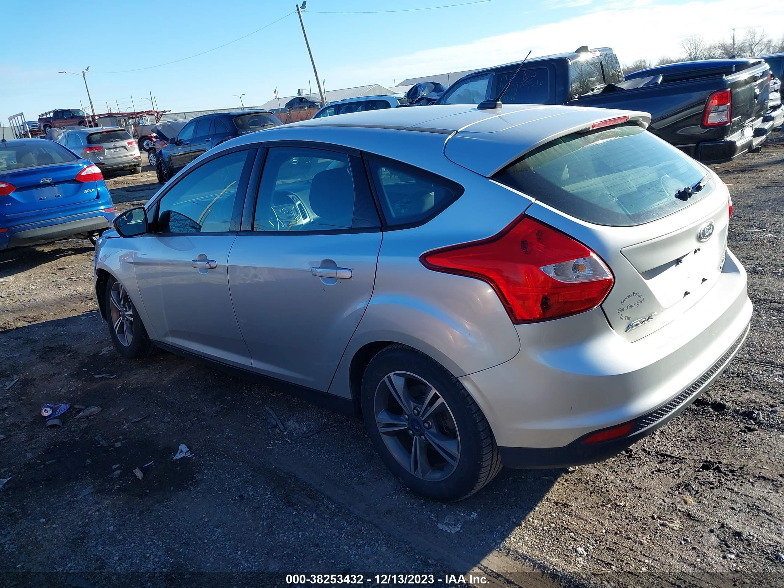 Photo 2 VIN: 1FADP3K22EL305010 - FORD FOCUS 