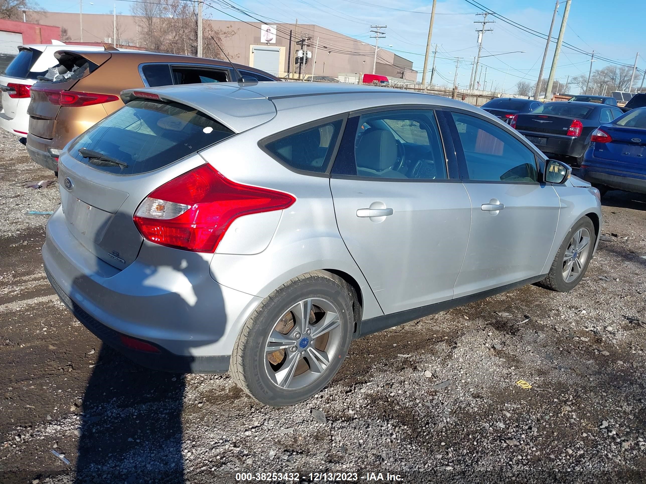 Photo 3 VIN: 1FADP3K22EL305010 - FORD FOCUS 