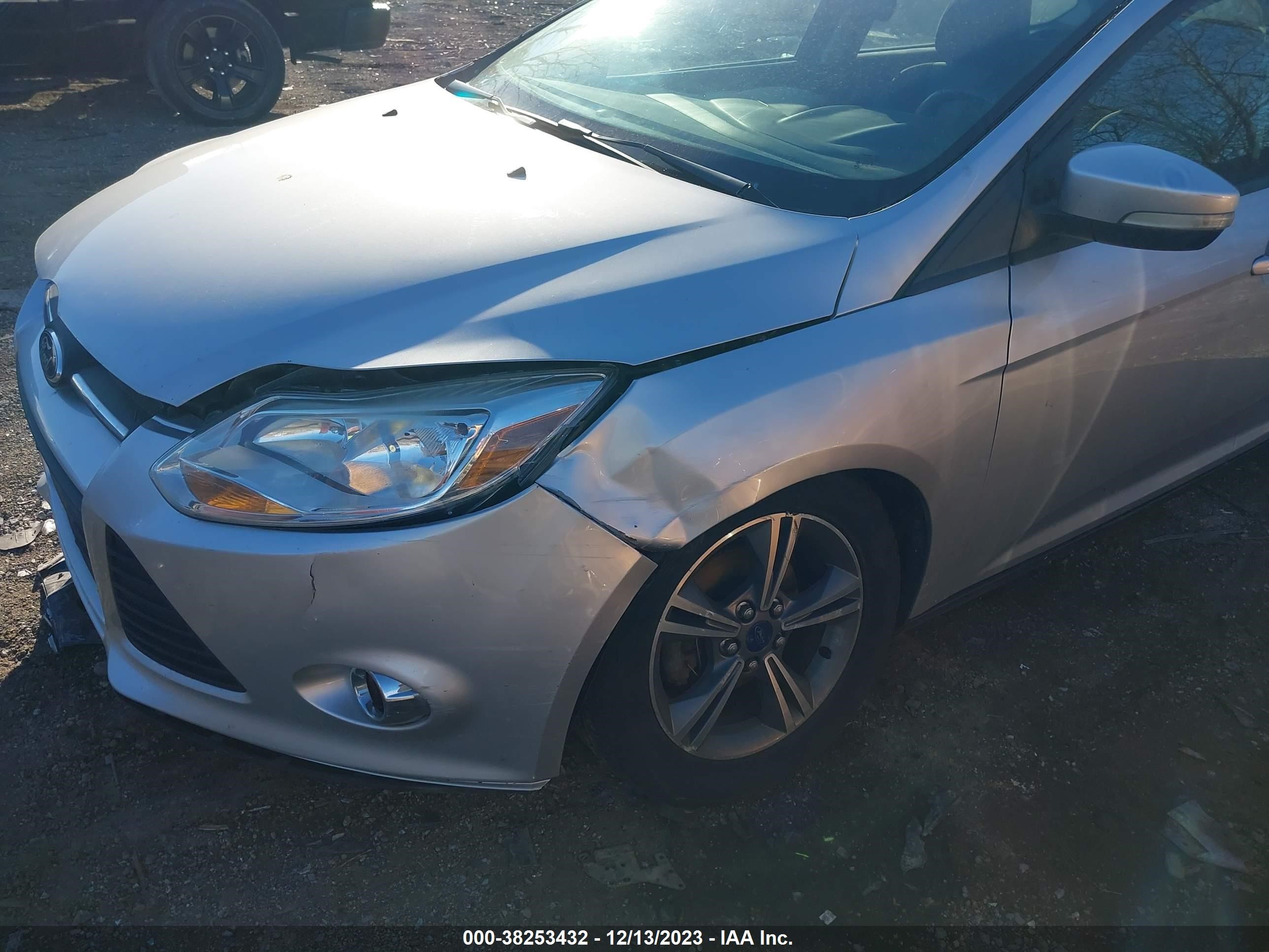 Photo 5 VIN: 1FADP3K22EL305010 - FORD FOCUS 