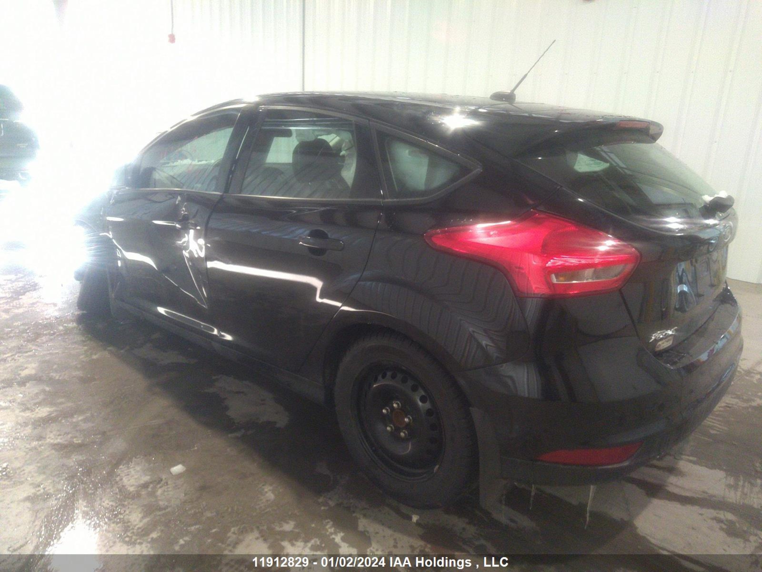 Photo 2 VIN: 1FADP3K22HL330039 - FORD FOCUS 