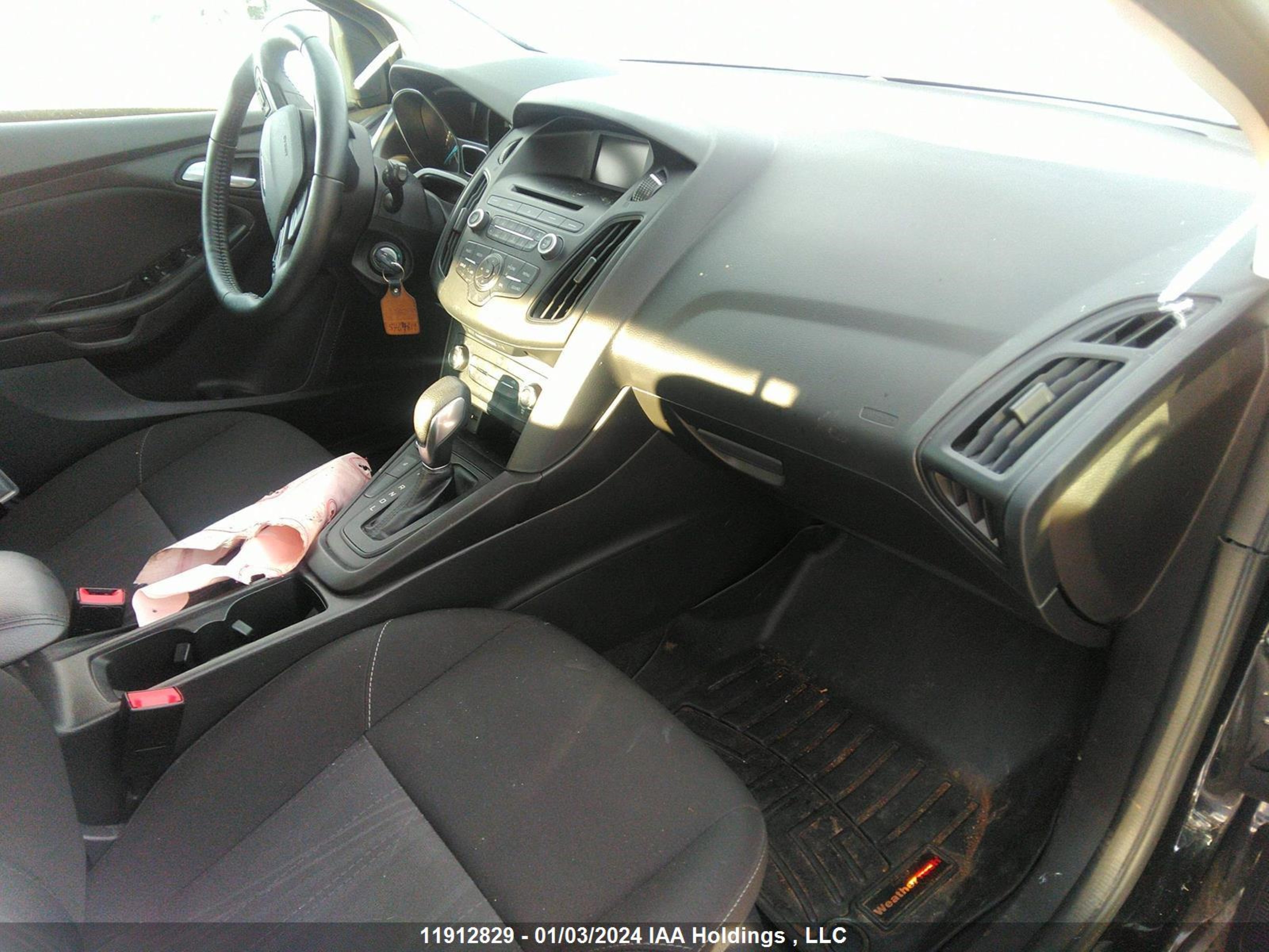 Photo 4 VIN: 1FADP3K22HL330039 - FORD FOCUS 