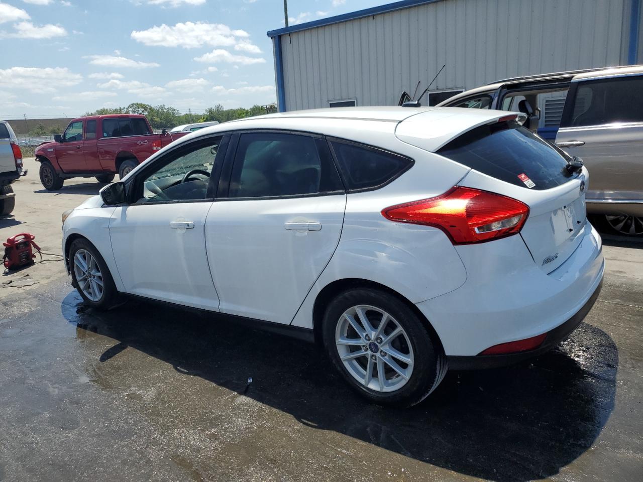 Photo 1 VIN: 1FADP3K22JL234630 - FORD FOCUS 