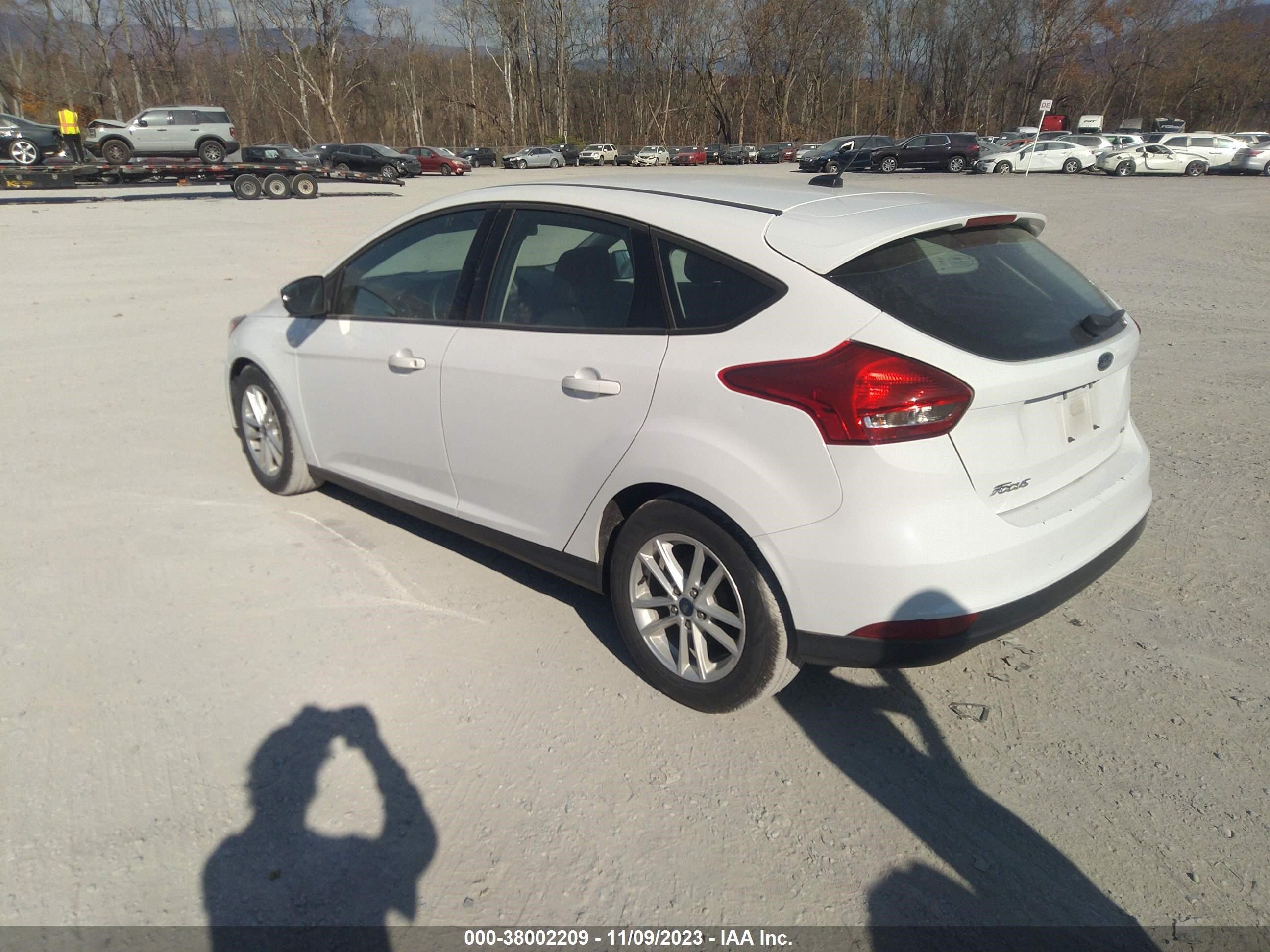 Photo 2 VIN: 1FADP3K22JL288770 - FORD FOCUS 