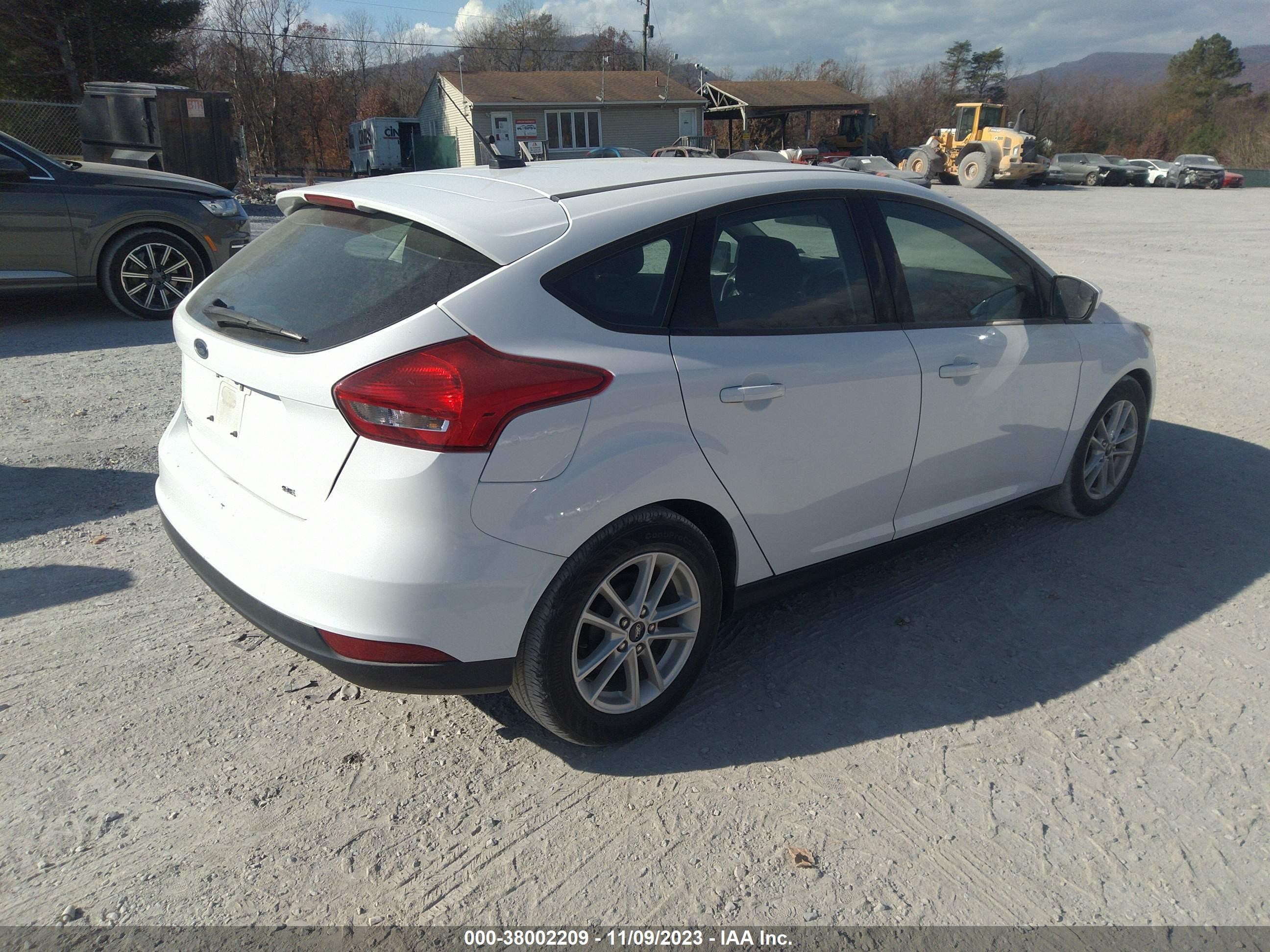 Photo 3 VIN: 1FADP3K22JL288770 - FORD FOCUS 