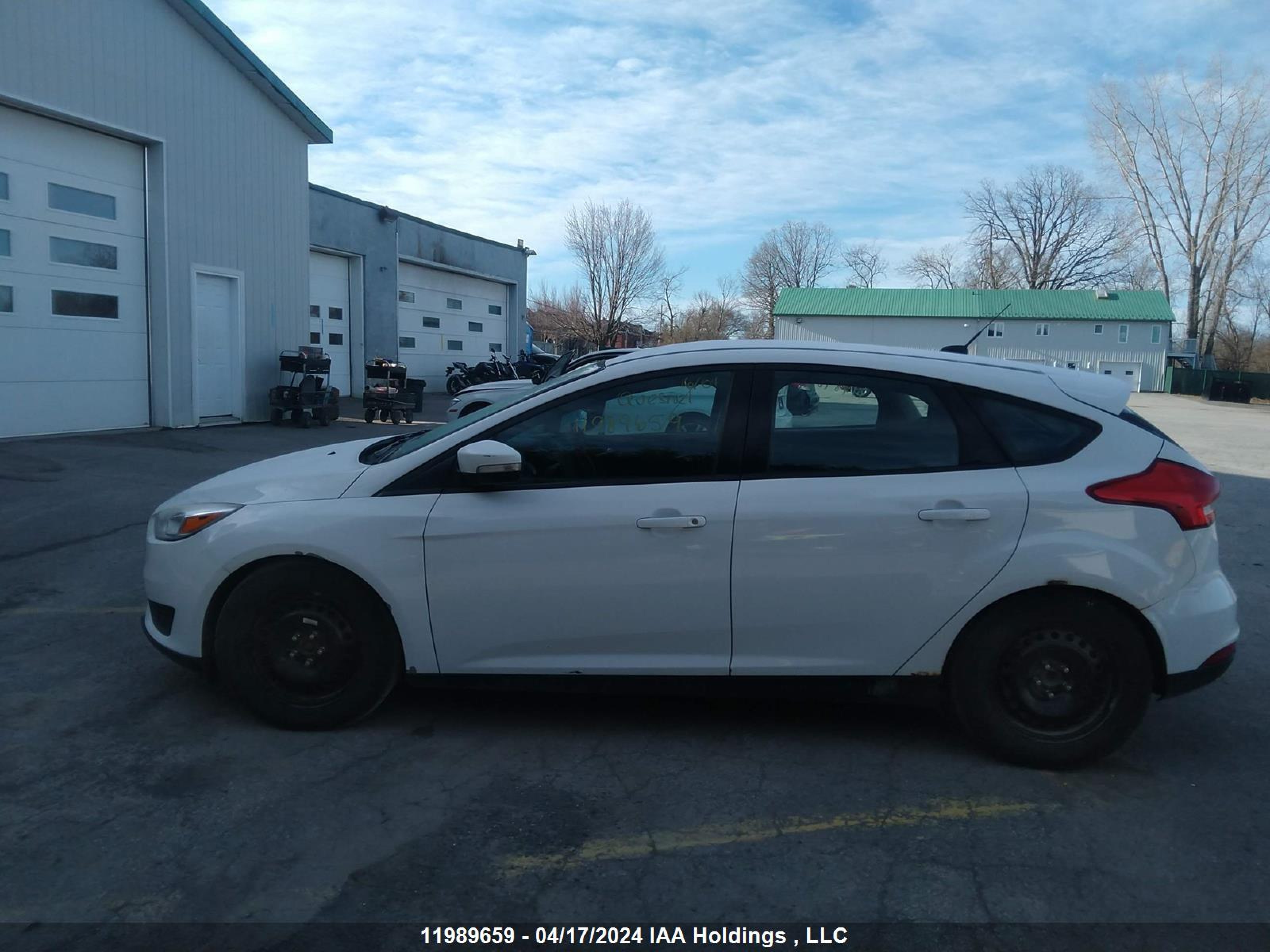 Photo 13 VIN: 1FADP3K23GL316617 - FORD FOCUS 