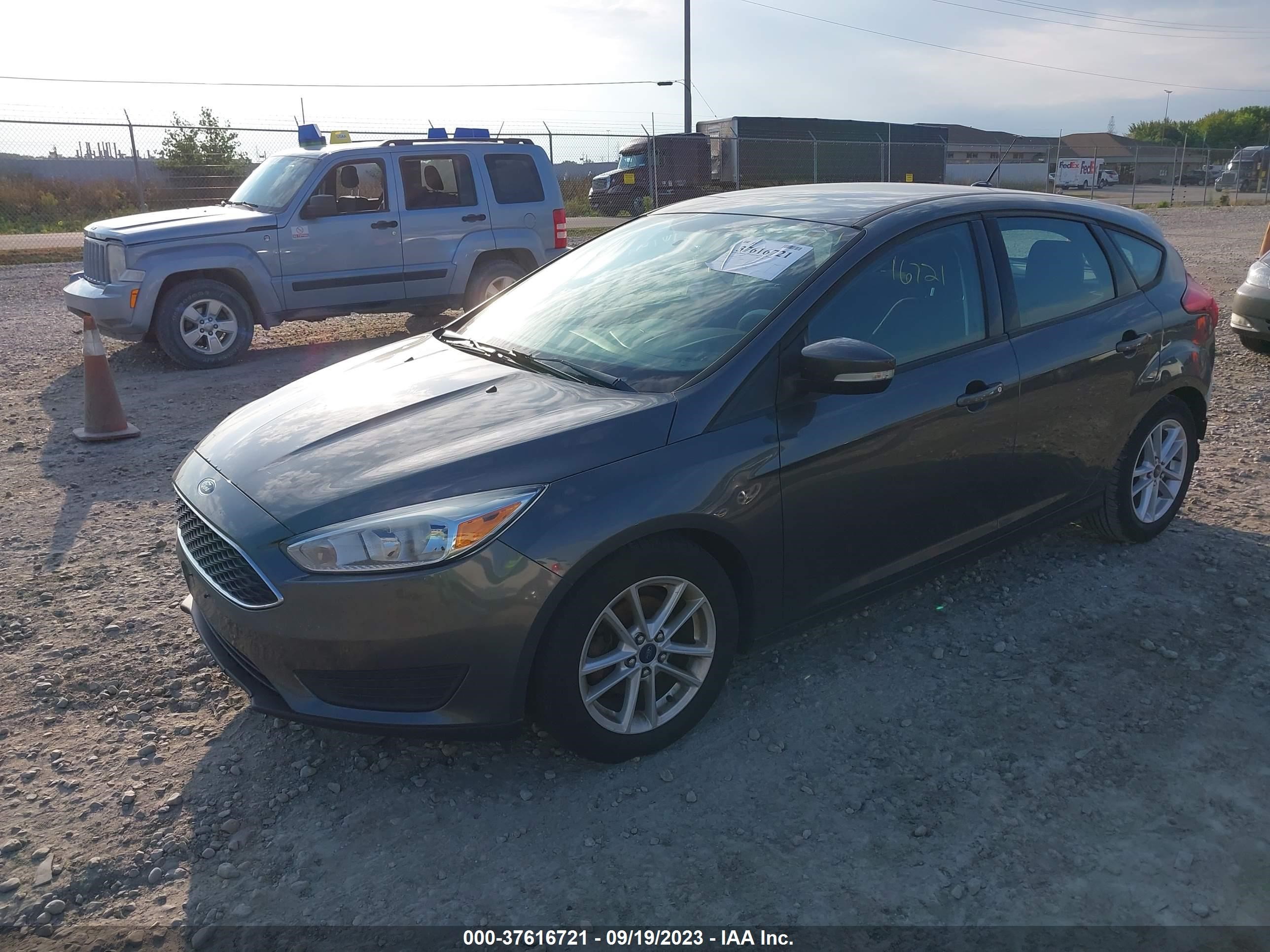 Photo 1 VIN: 1FADP3K24FL254417 - FORD FOCUS 