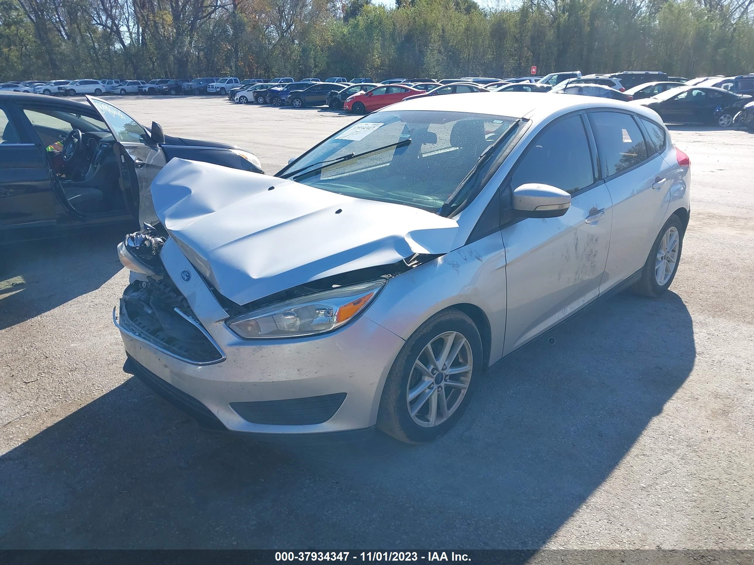 Photo 1 VIN: 1FADP3K24FL327009 - FORD FOCUS 