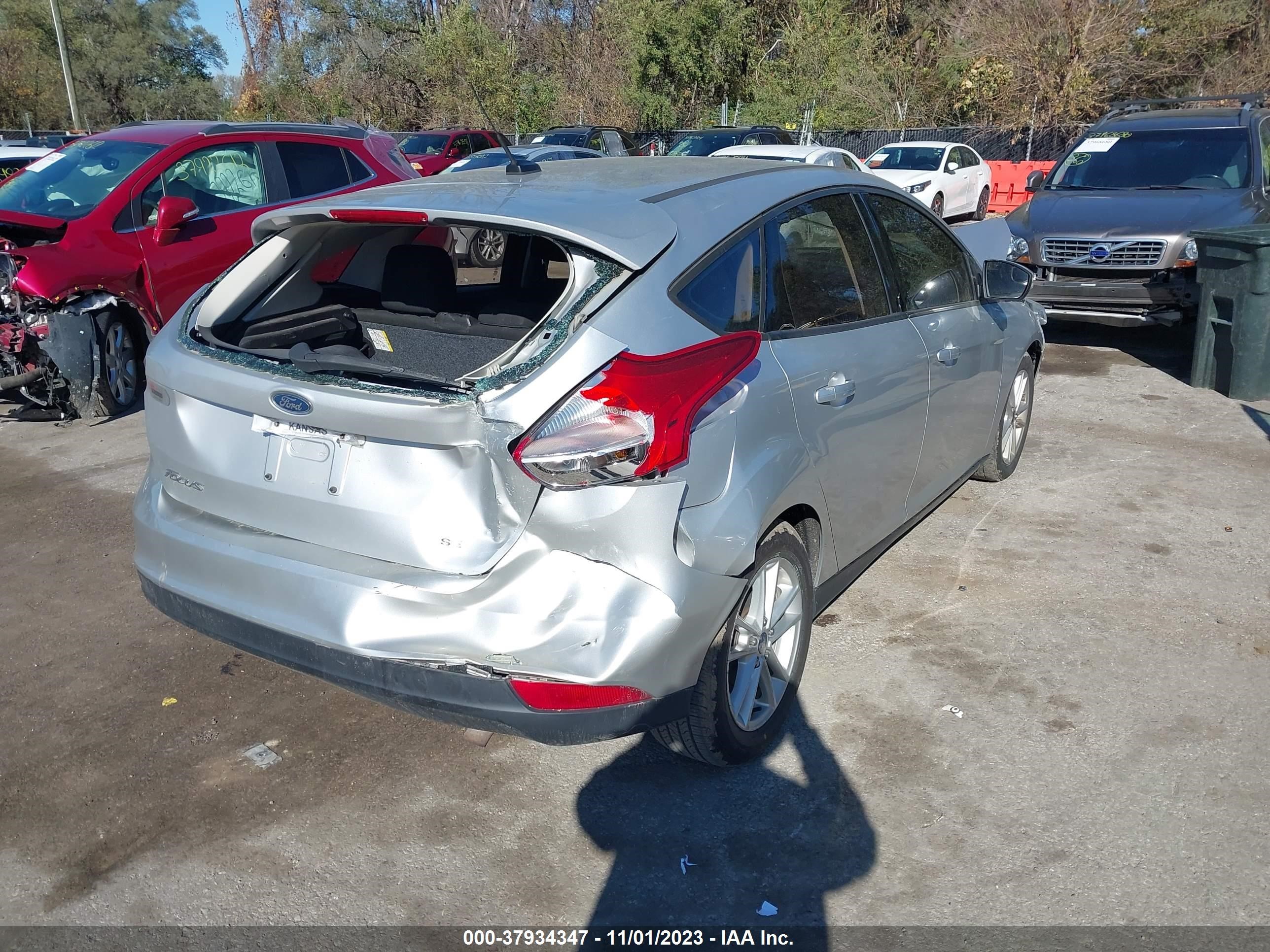 Photo 3 VIN: 1FADP3K24FL327009 - FORD FOCUS 