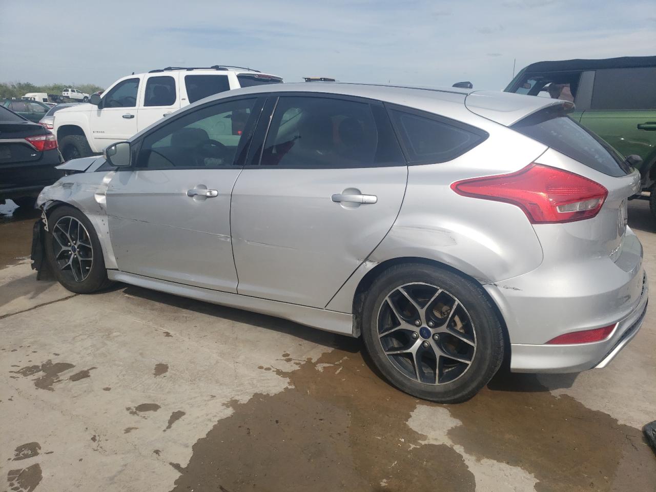 Photo 1 VIN: 1FADP3K24FL384536 - FORD FOCUS 