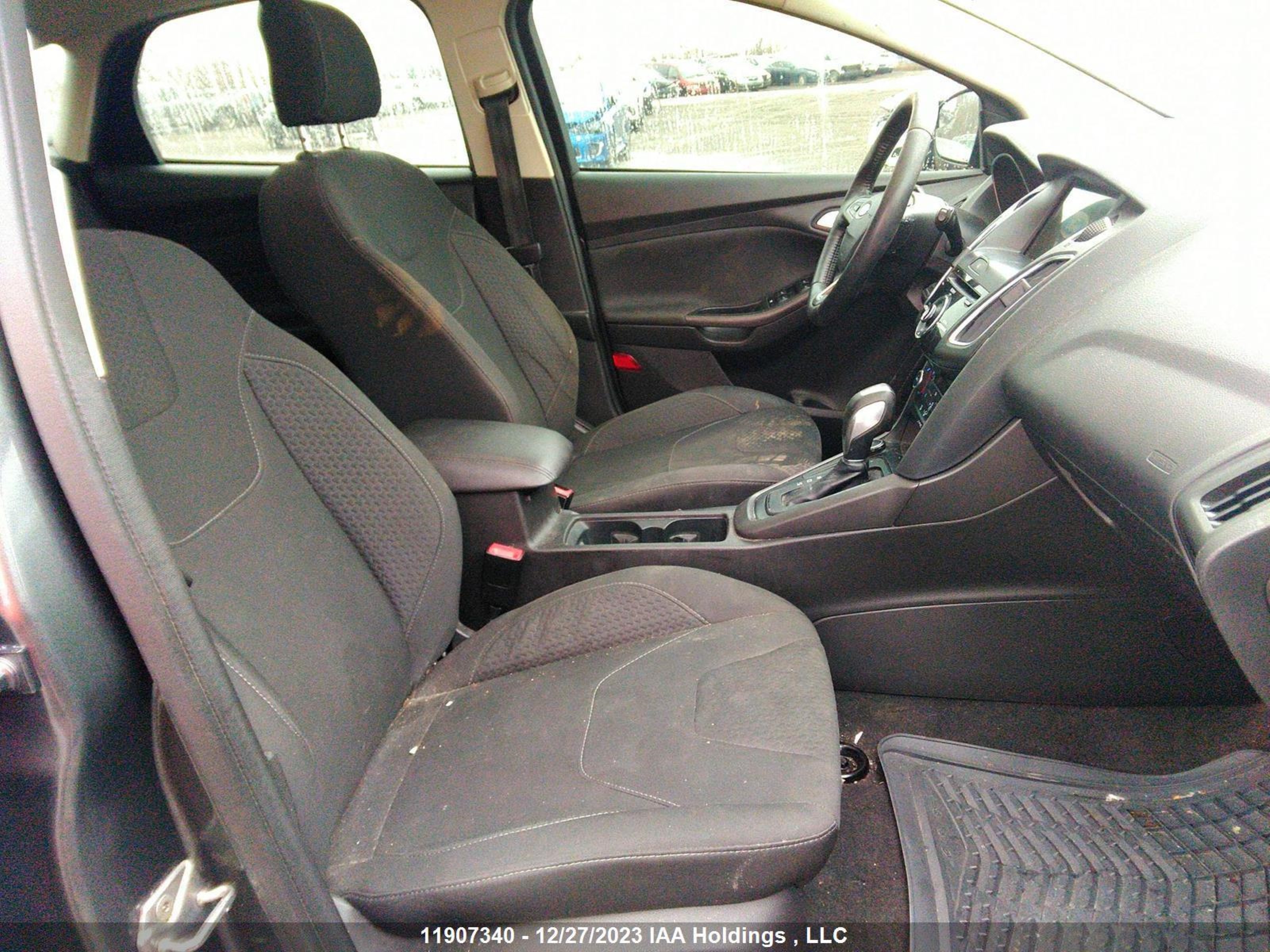 Photo 4 VIN: 1FADP3K24GL400235 - FORD FOCUS 