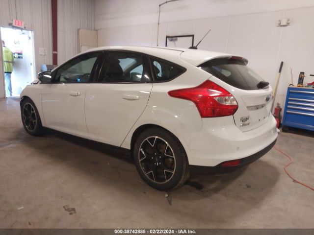 Photo 2 VIN: 1FADP3K25EL258328 - FORD FOCUS 