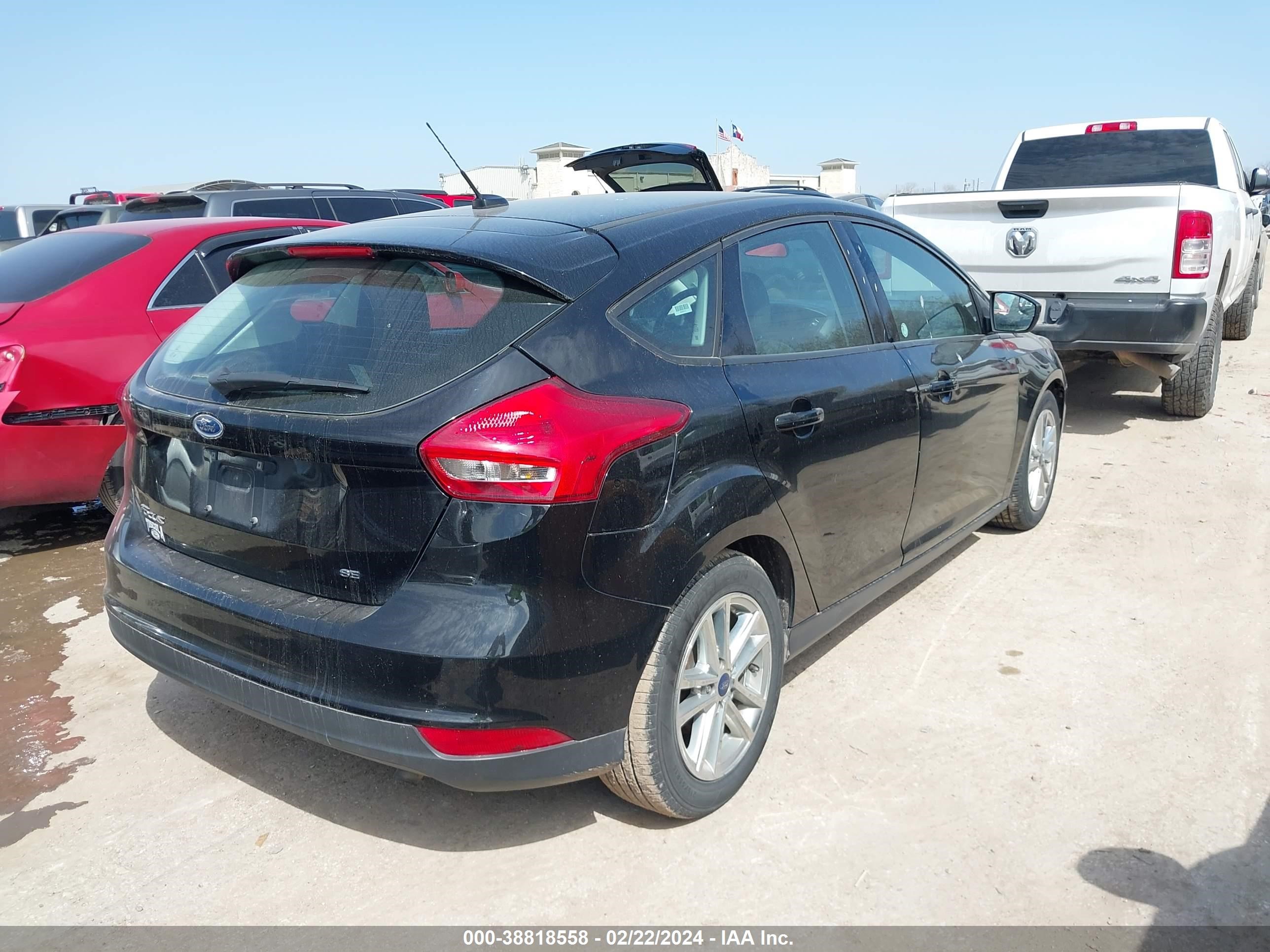 Photo 3 VIN: 1FADP3K25JL200794 - FORD FOCUS 