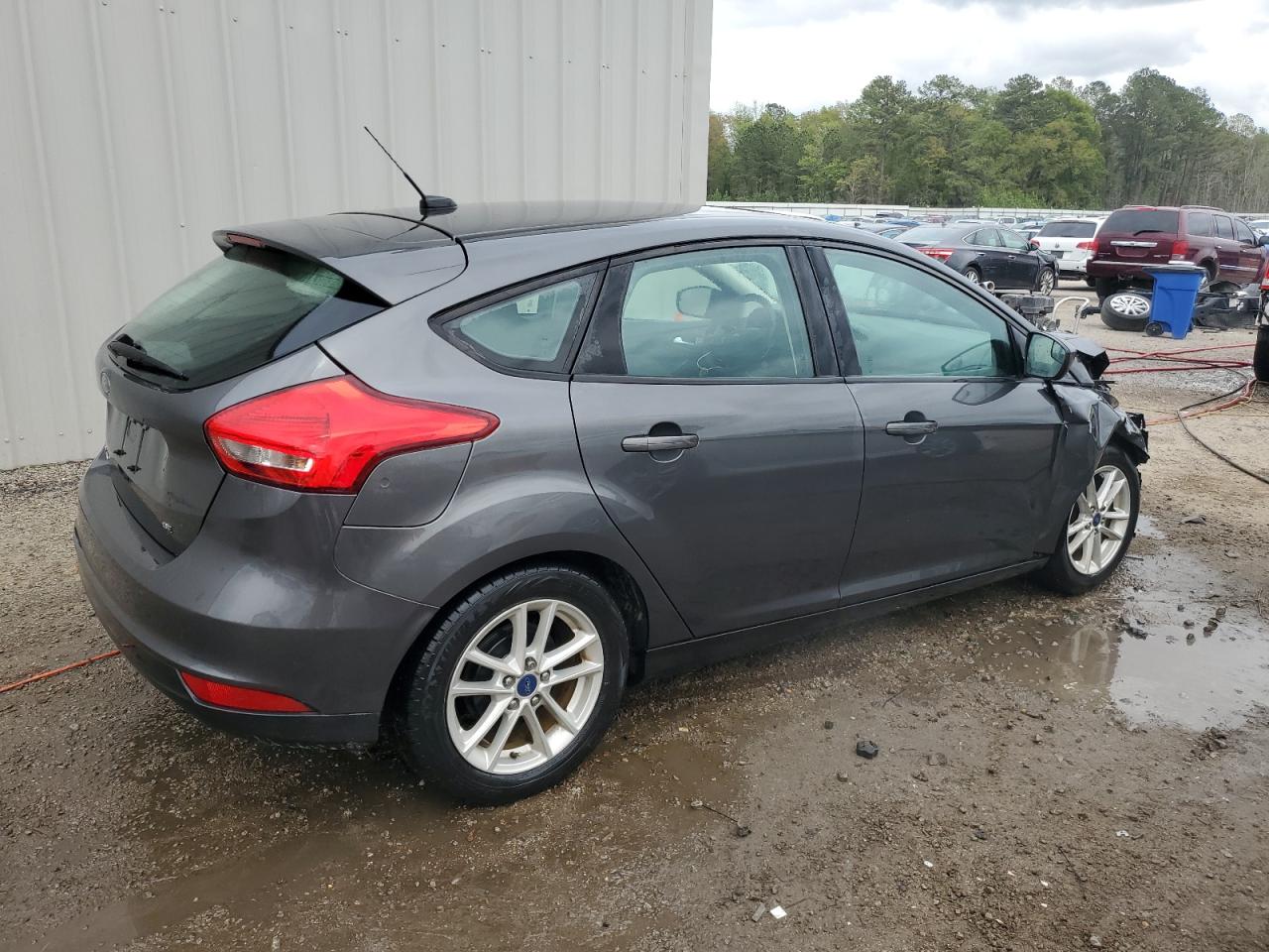 Photo 2 VIN: 1FADP3K25JL329456 - FORD FOCUS 