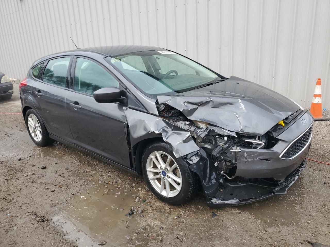 Photo 3 VIN: 1FADP3K25JL329456 - FORD FOCUS 