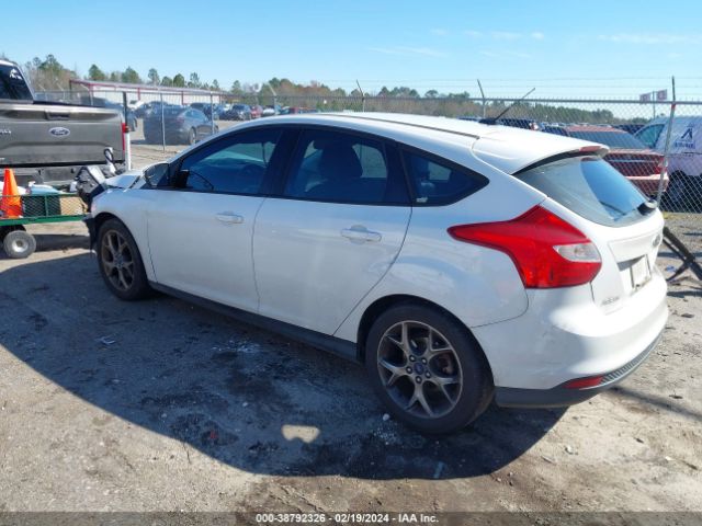 Photo 2 VIN: 1FADP3K26EL252747 - FORD FOCUS 