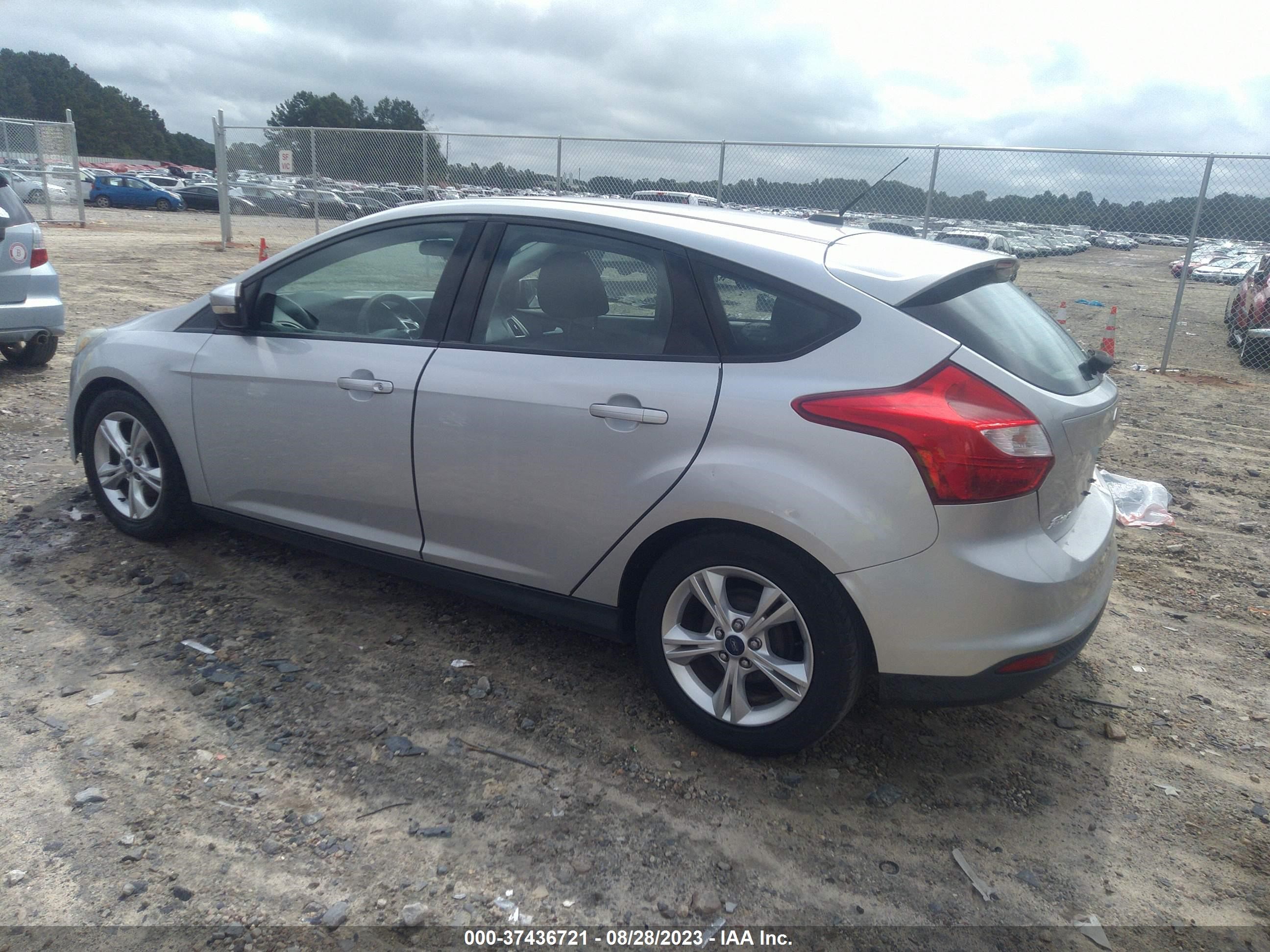 Photo 2 VIN: 1FADP3K26EL326605 - FORD FOCUS 