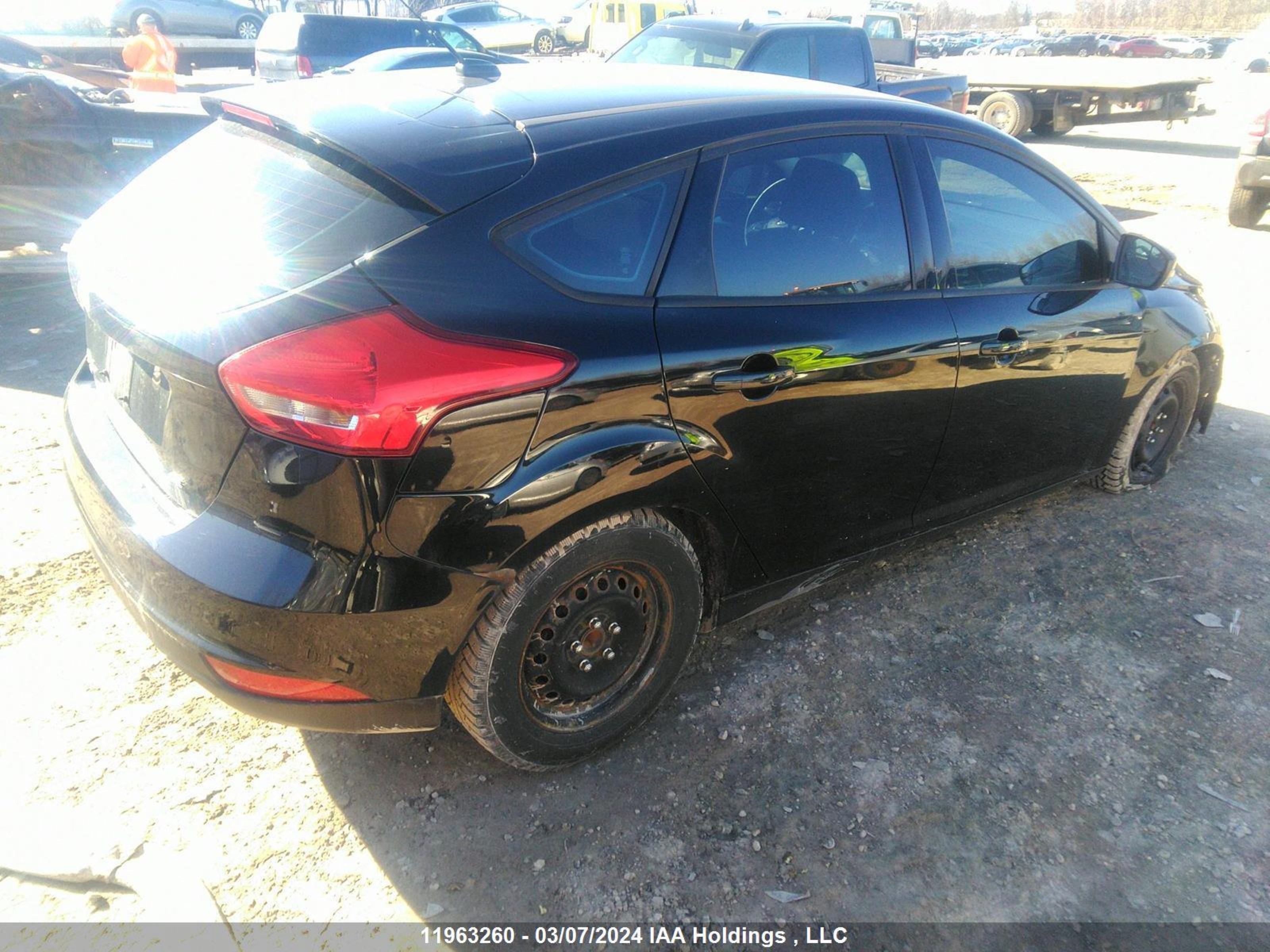 Photo 3 VIN: 1FADP3K26JL219001 - FORD FOCUS 