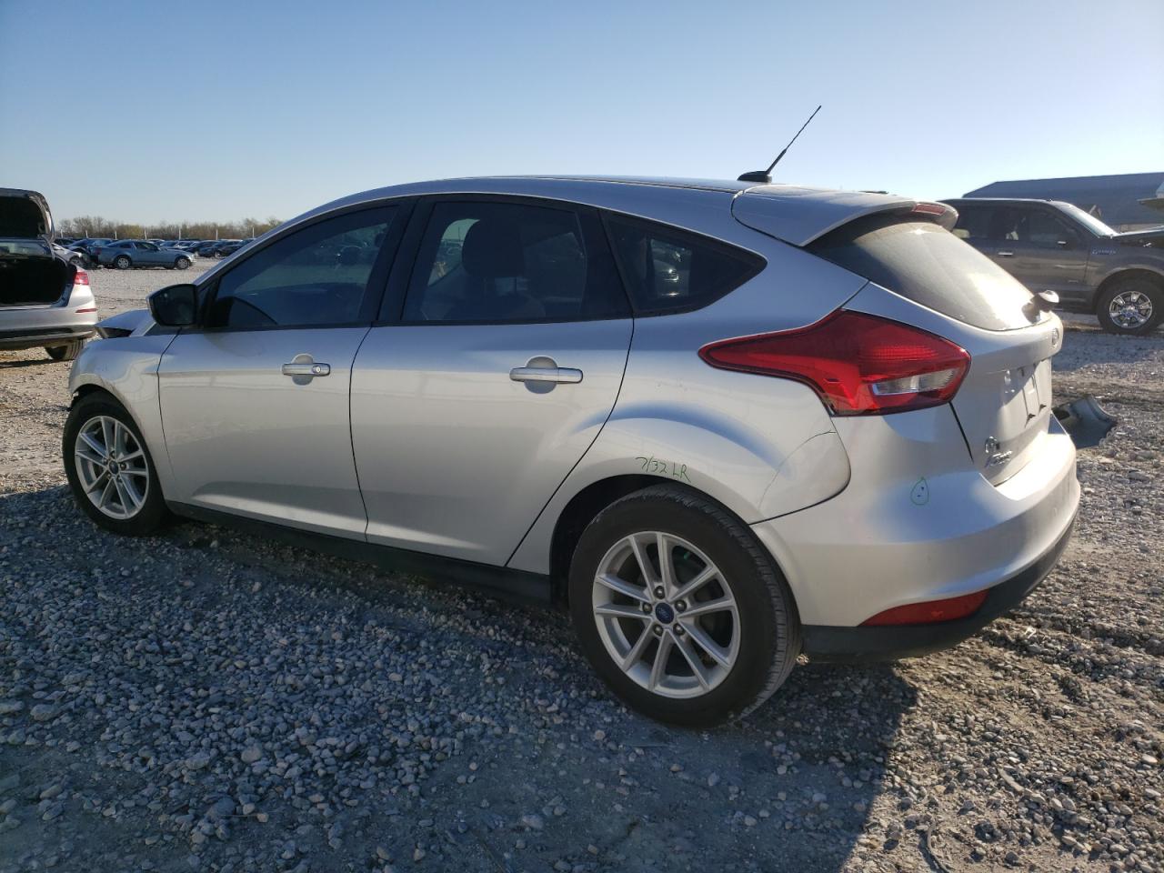 Photo 1 VIN: 1FADP3K26JL256128 - FORD FOCUS 