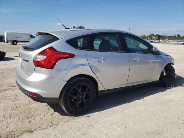 Photo 2 VIN: 1FADP3K27DL330113 - FORD FOCUS SE 