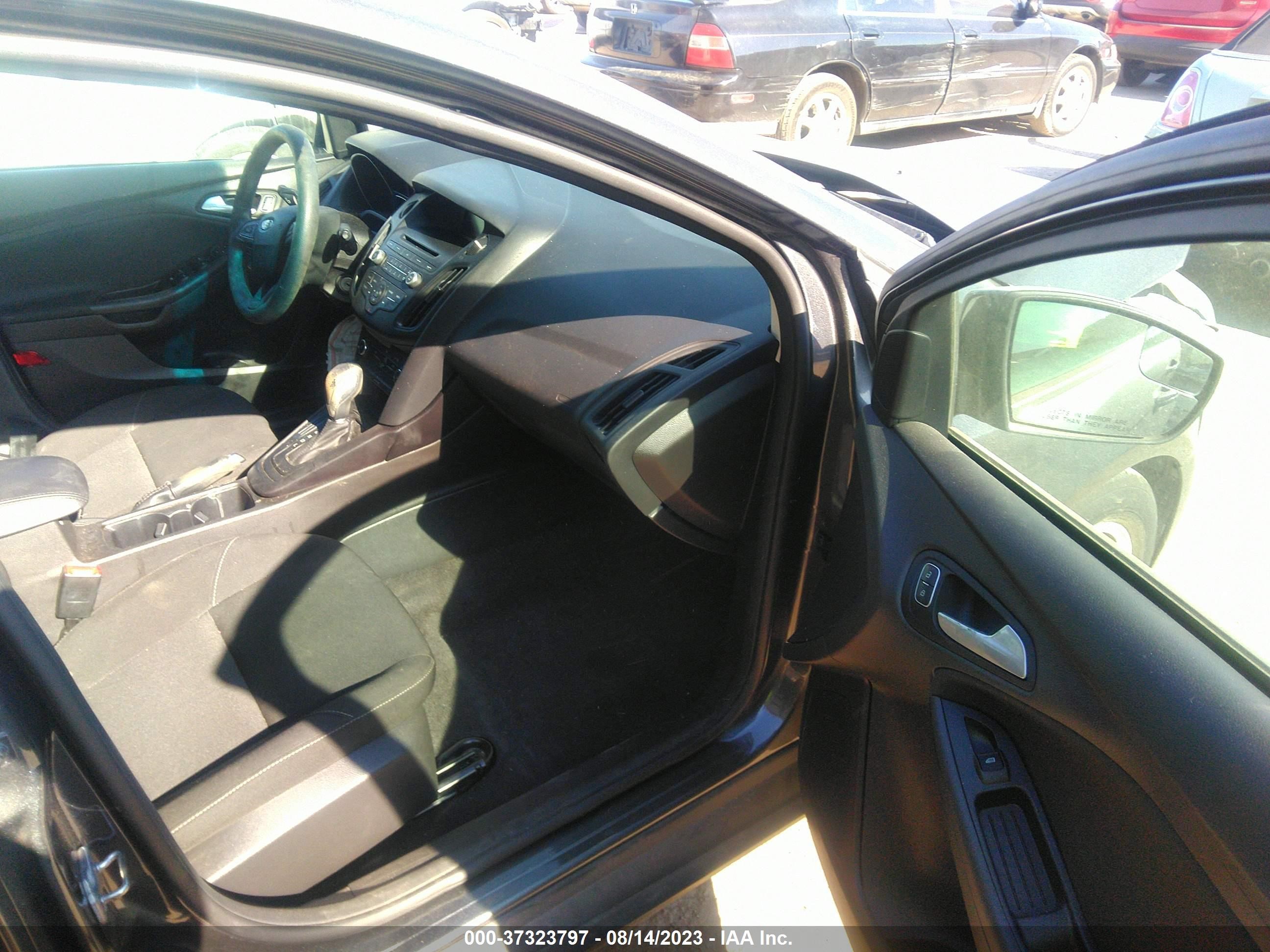 Photo 4 VIN: 1FADP3K27HL215663 - FORD FOCUS 