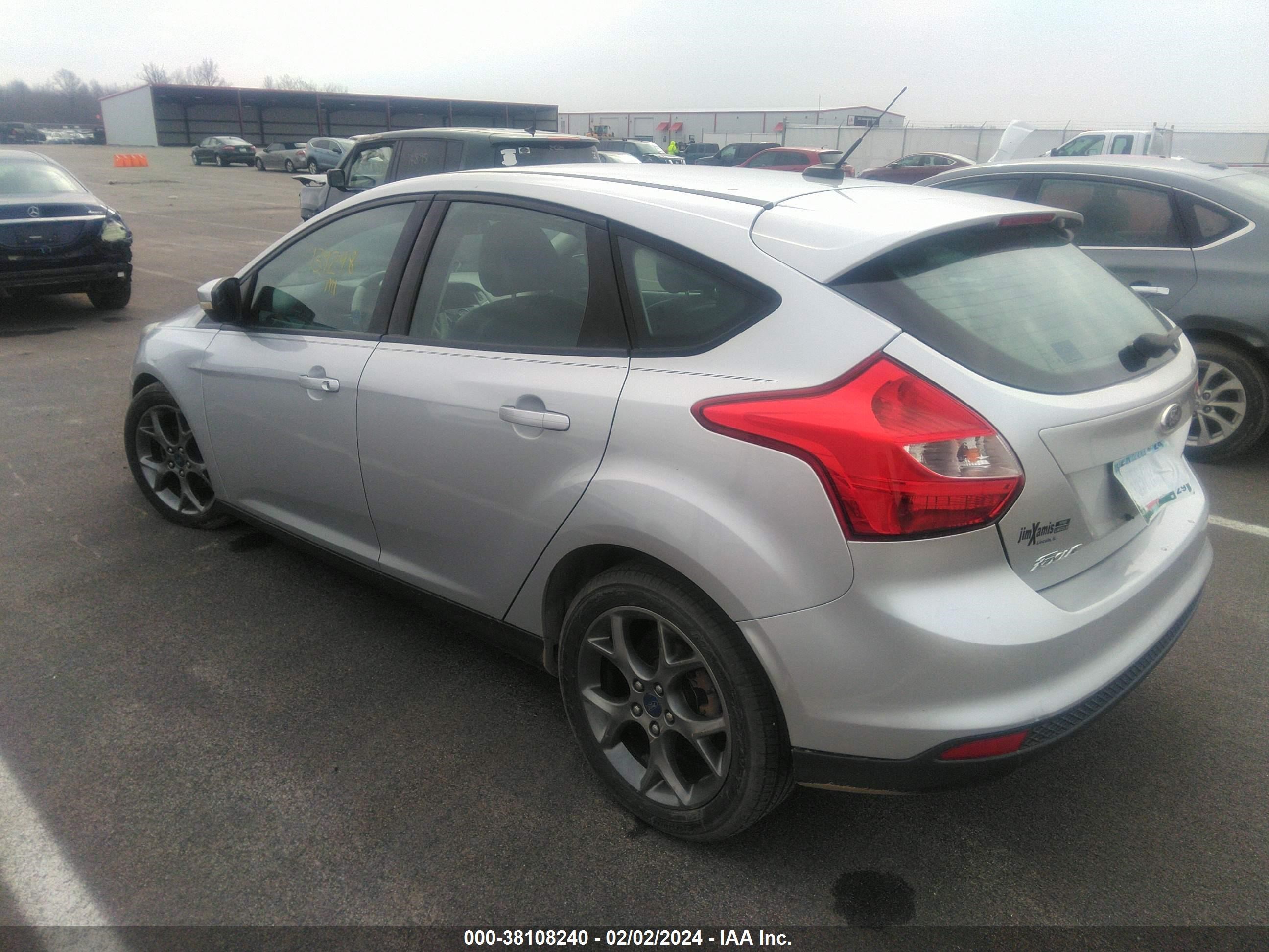 Photo 2 VIN: 1FADP3K28DL224026 - FORD FOCUS 