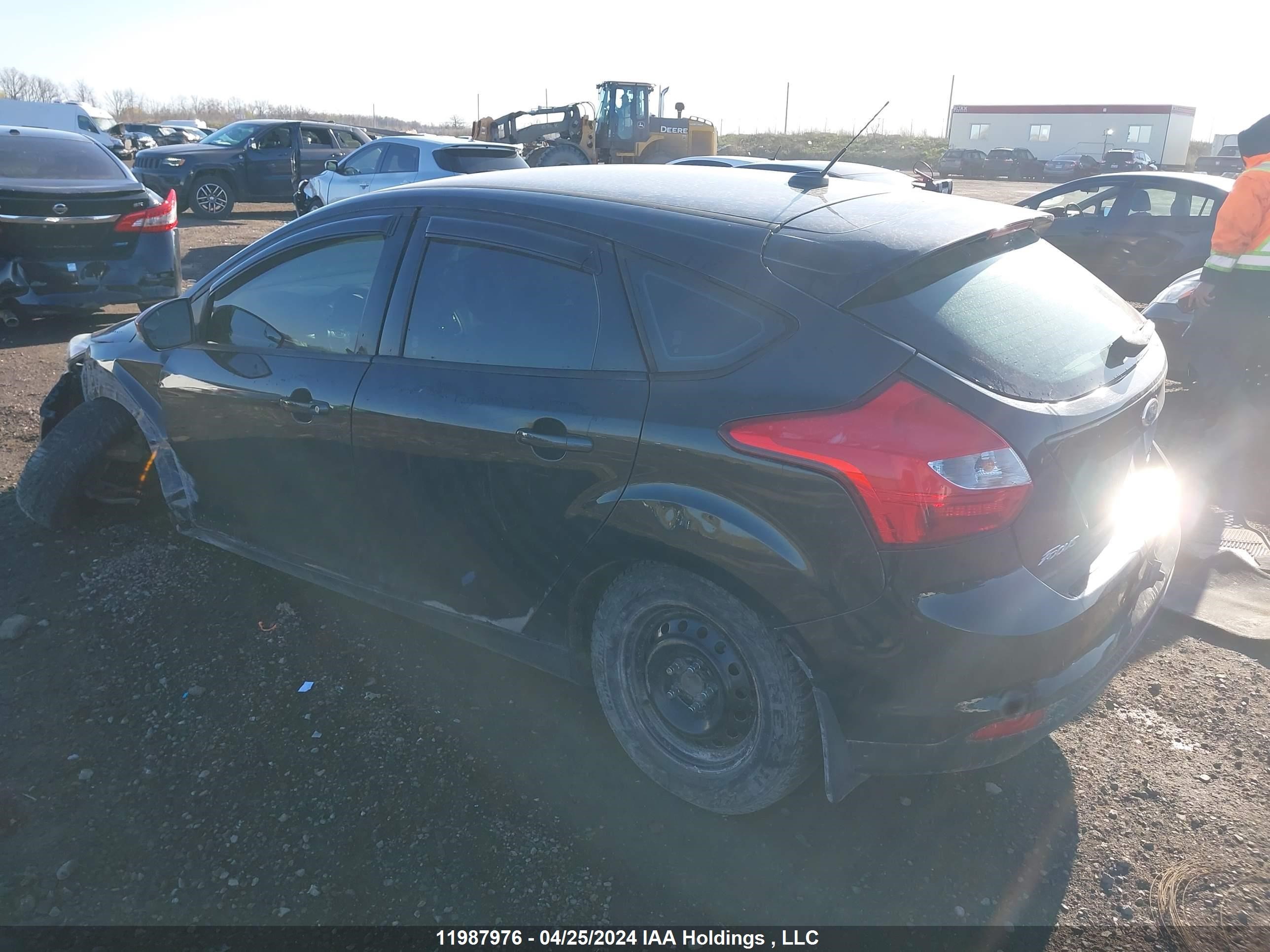 Photo 2 VIN: 1FADP3K28DL256233 - FORD FOCUS 