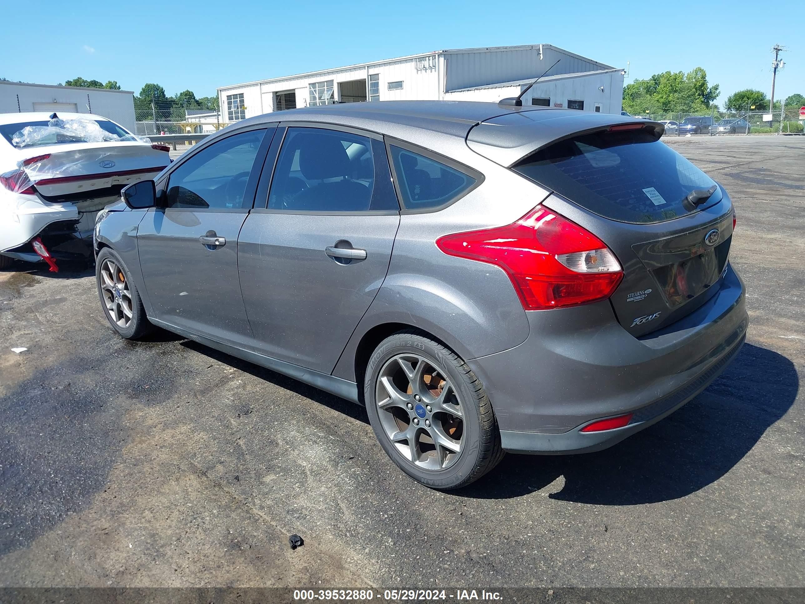 Photo 2 VIN: 1FADP3K28DL308511 - FORD FOCUS 