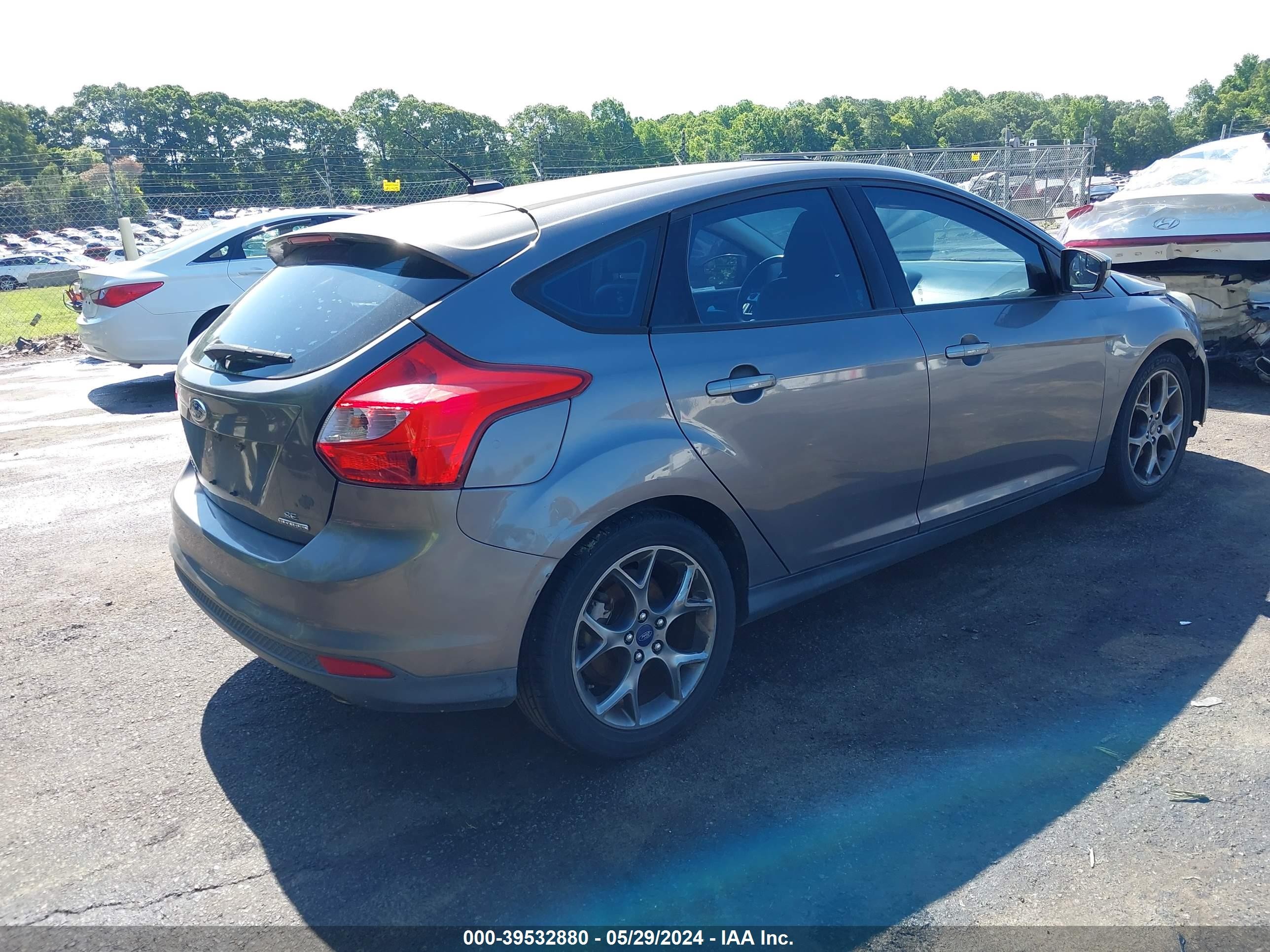 Photo 3 VIN: 1FADP3K28DL308511 - FORD FOCUS 