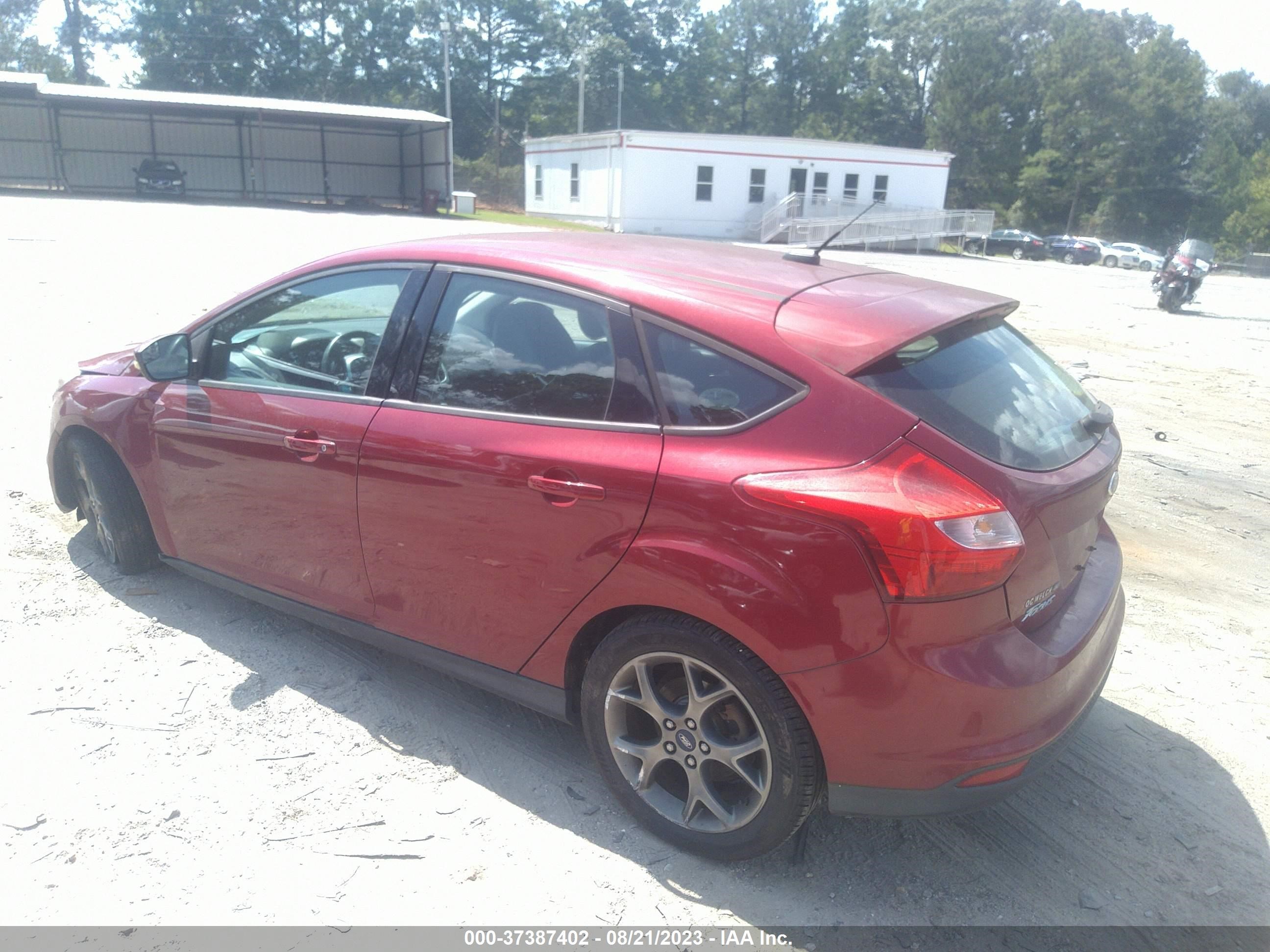 Photo 2 VIN: 1FADP3K28DL320061 - FORD FOCUS 