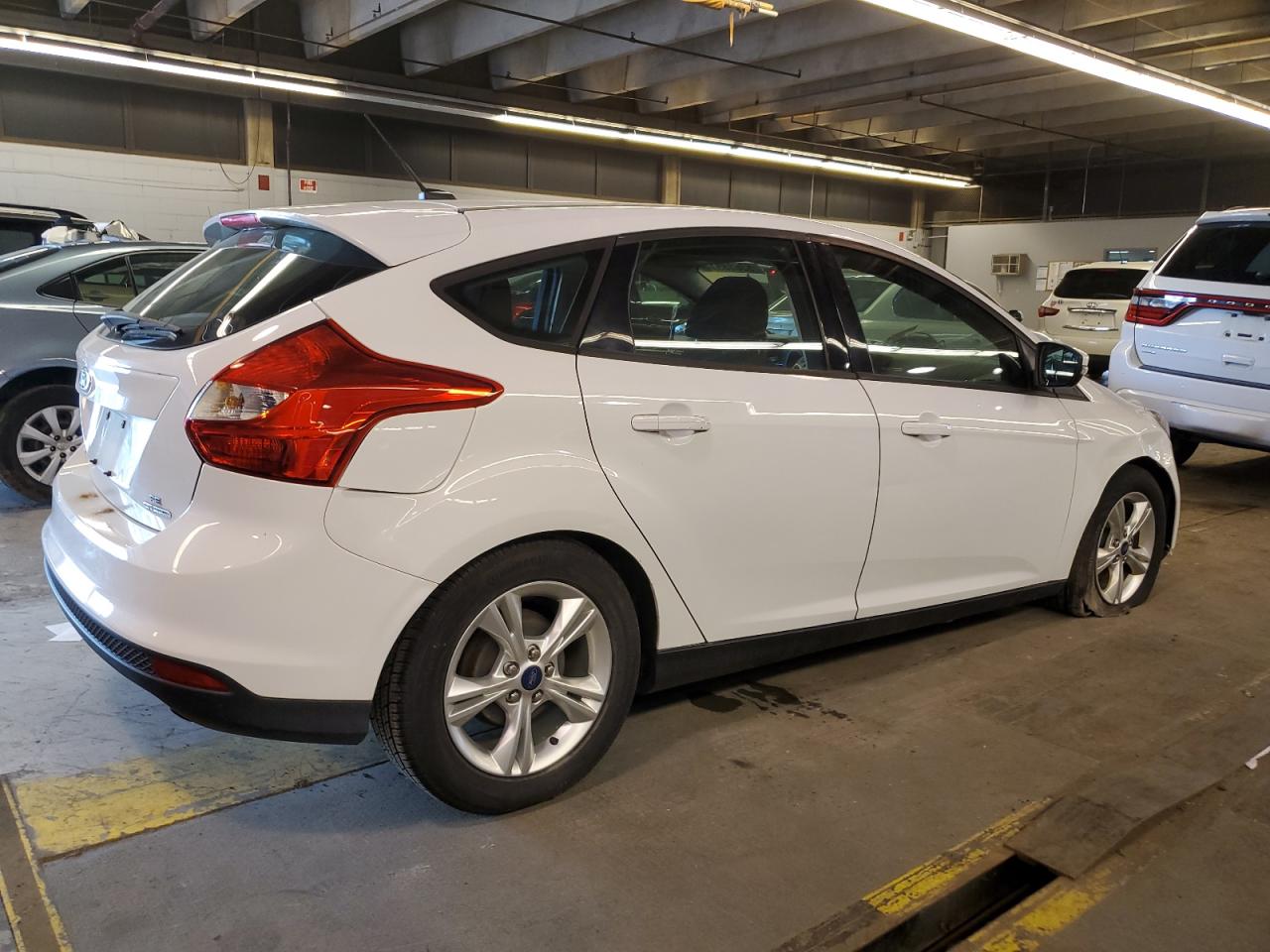 Photo 2 VIN: 1FADP3K28EL166470 - FORD FOCUS 