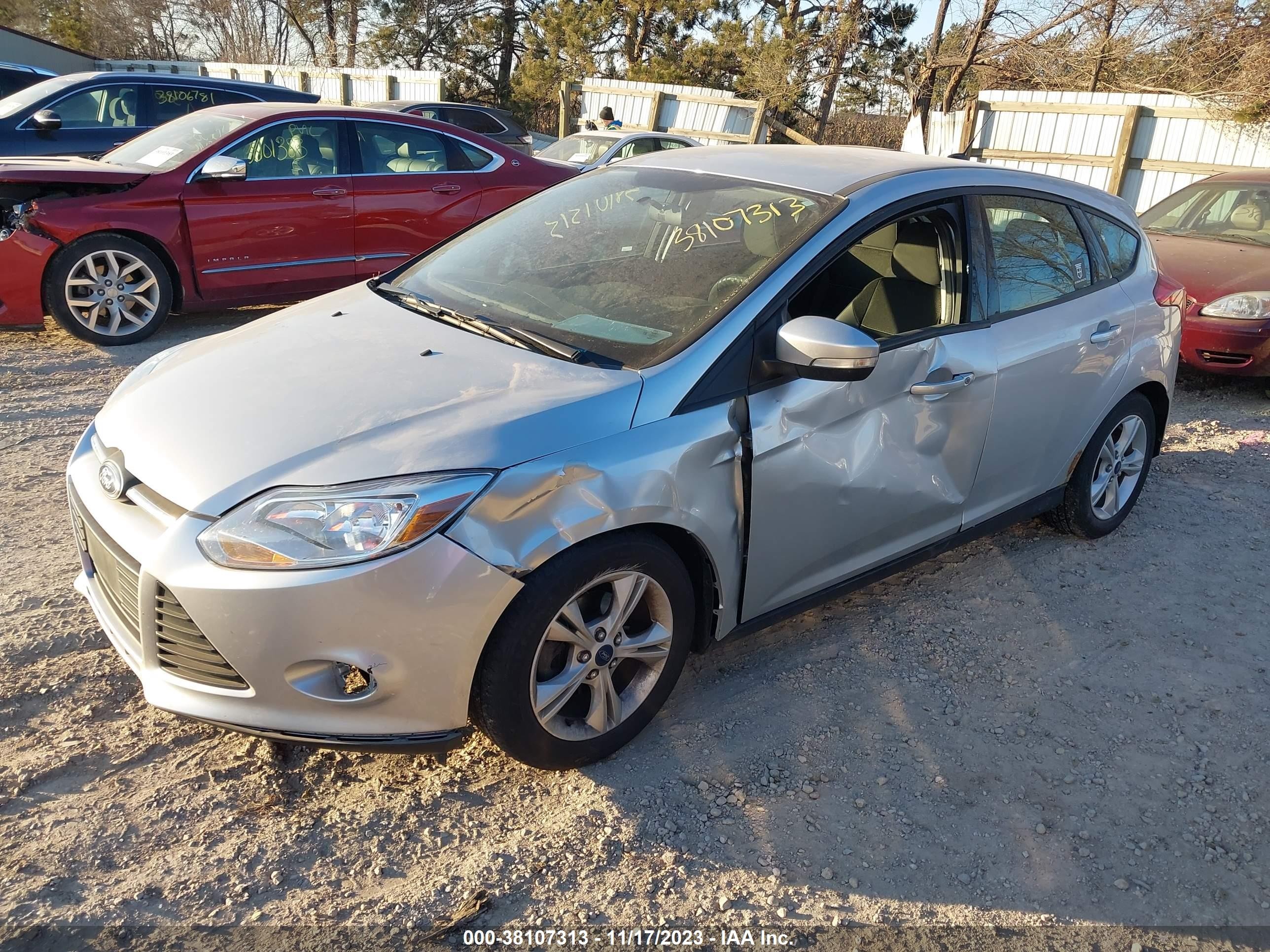 Photo 1 VIN: 1FADP3K28EL420713 - FORD FOCUS 