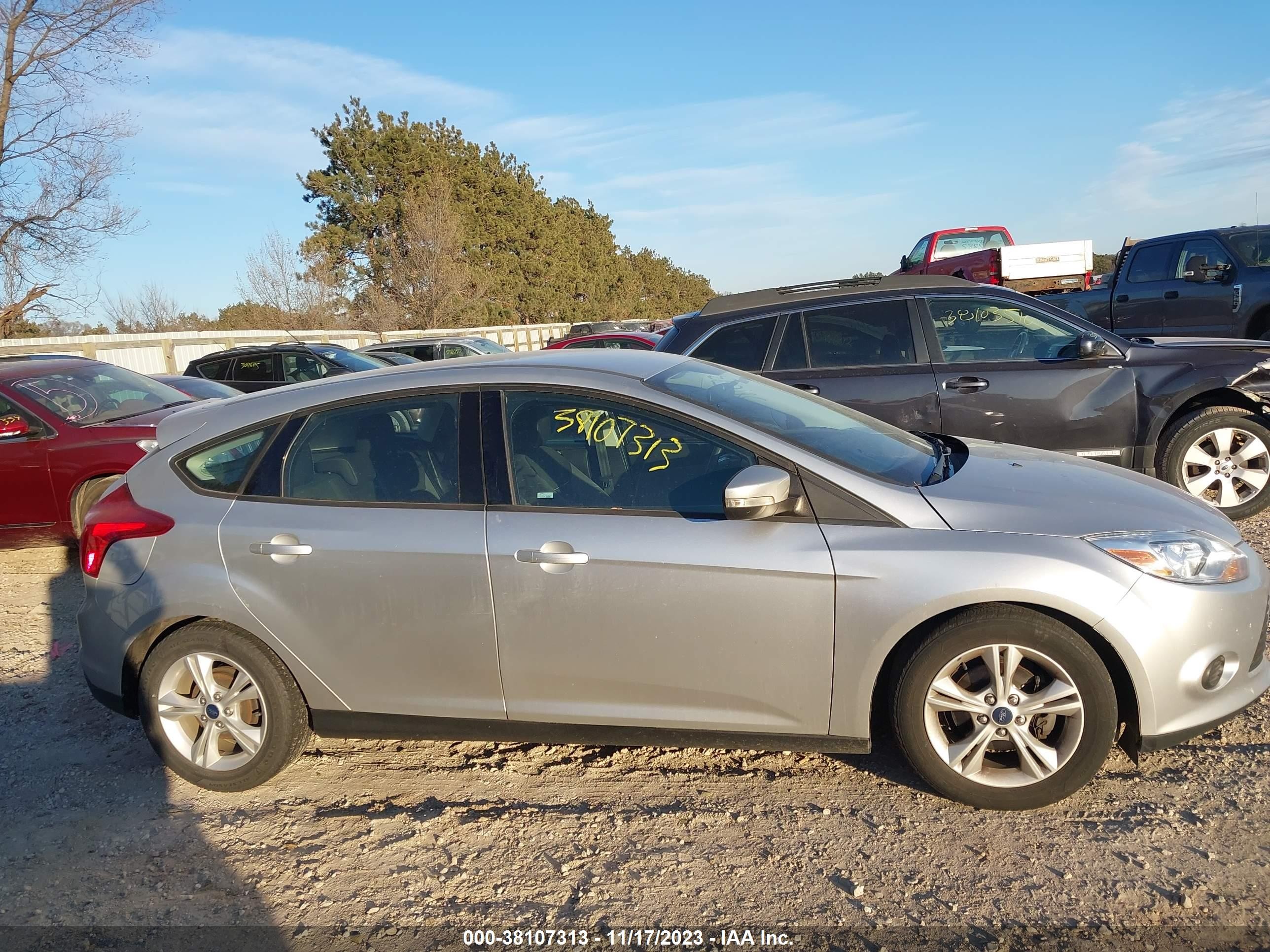 Photo 12 VIN: 1FADP3K28EL420713 - FORD FOCUS 