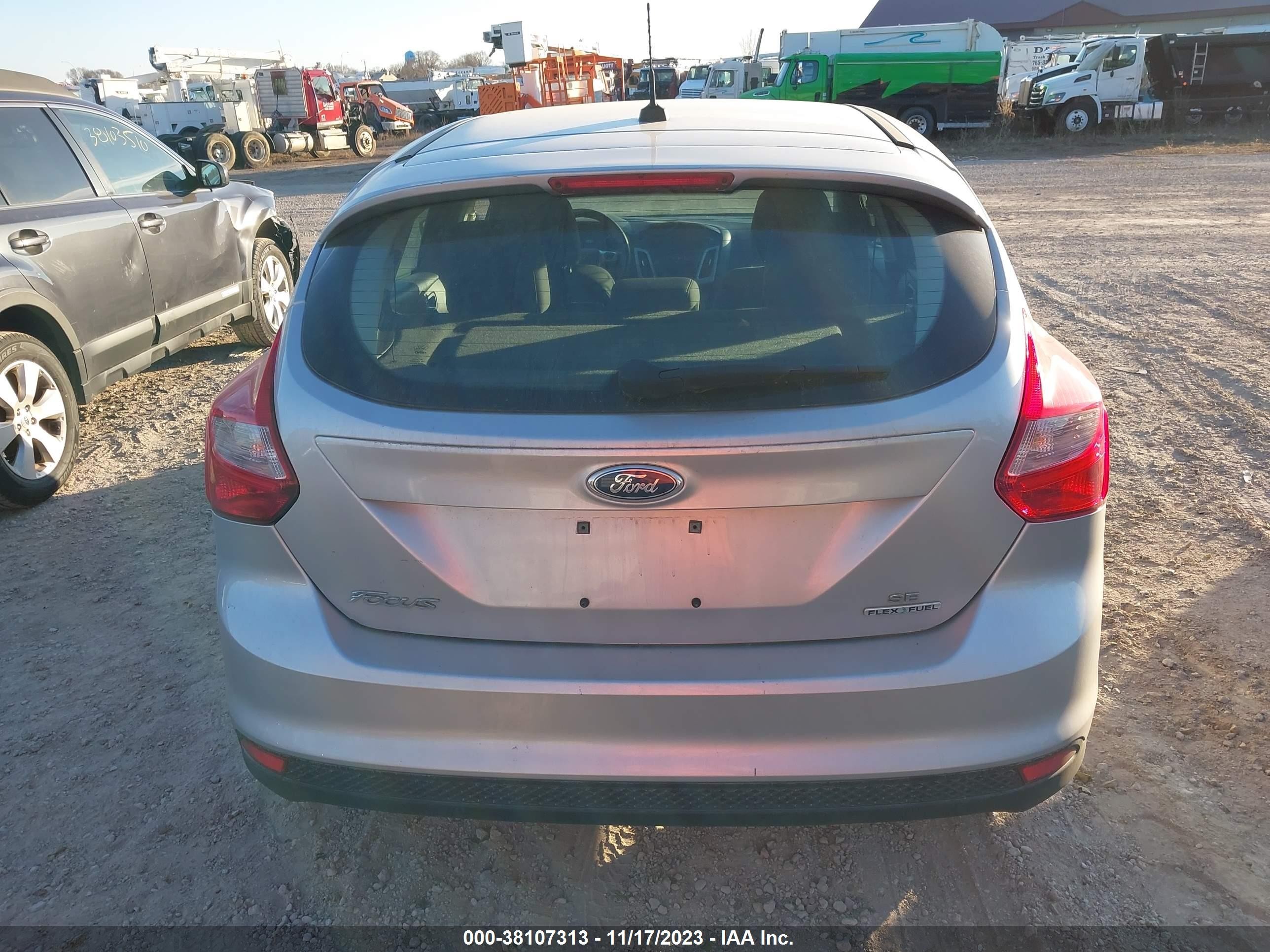 Photo 15 VIN: 1FADP3K28EL420713 - FORD FOCUS 